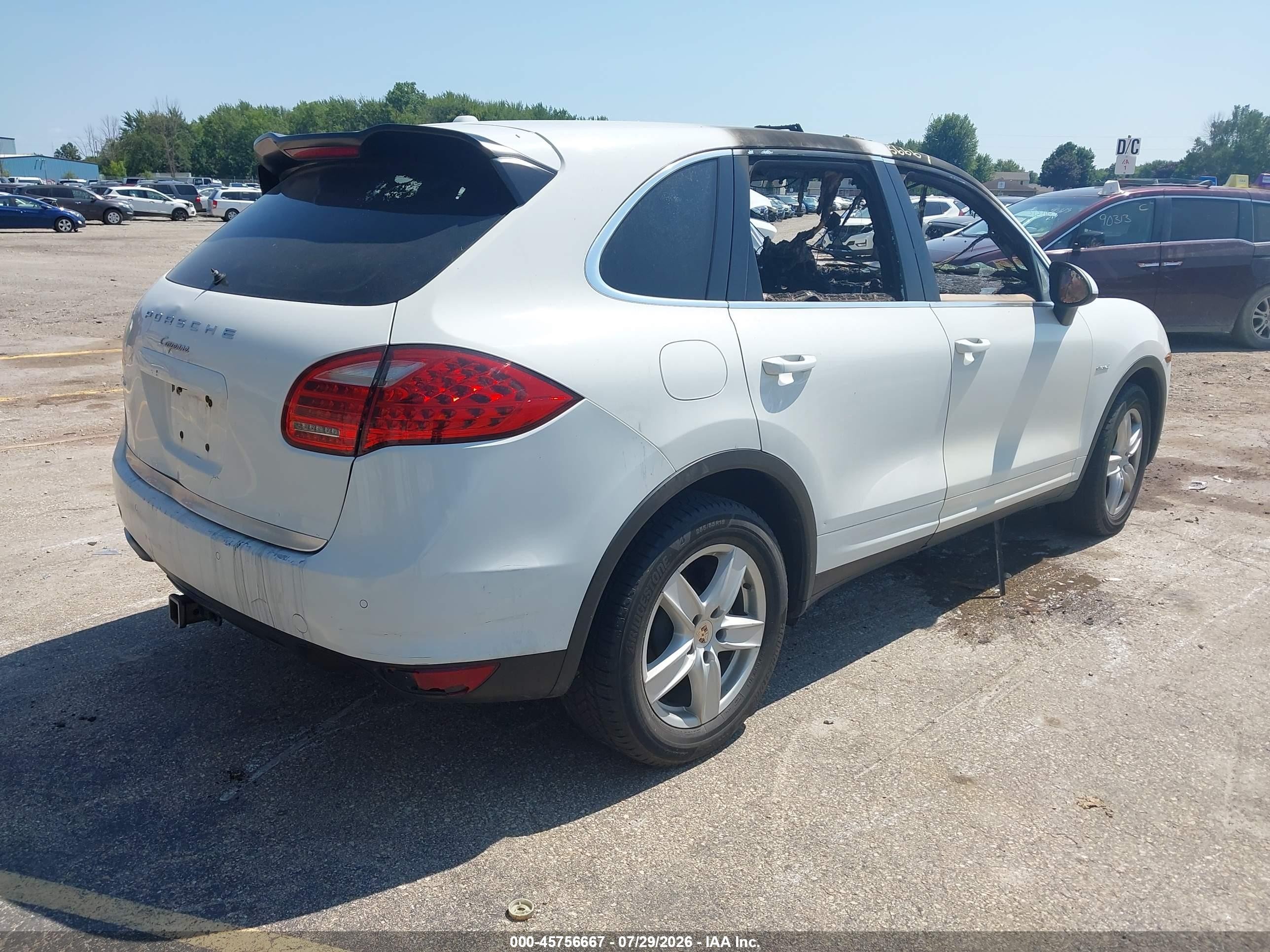 2013 Porsche Cayenne Diesel White vin: WP1AF2A2XDLA23805