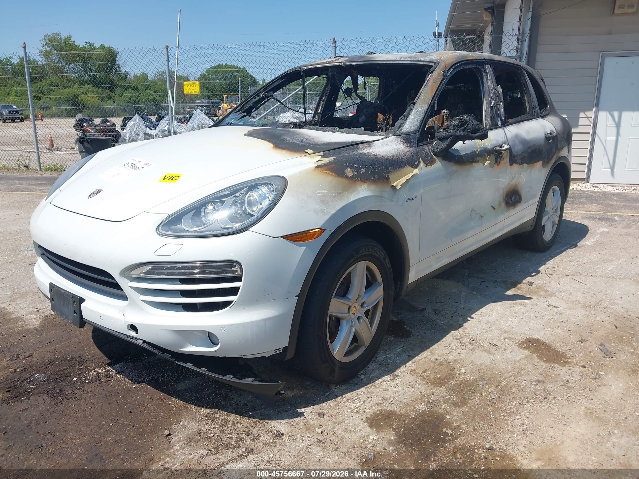 2013 Porsche Cayenne Diesel White vin: WP1AF2A2XDLA23805