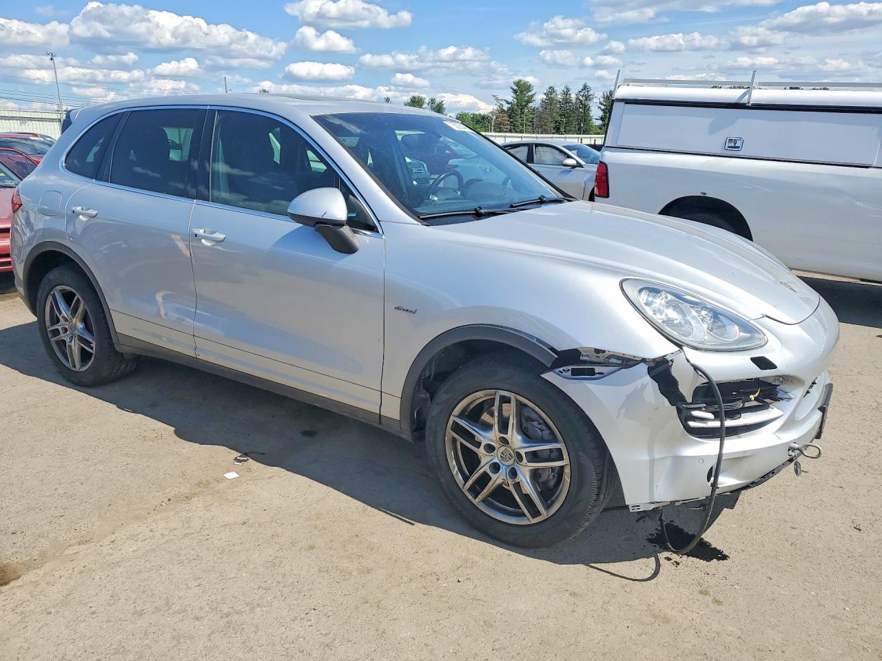 2013 Porsche Cayenne Silver vin: WP1AF2A2XDLA39924