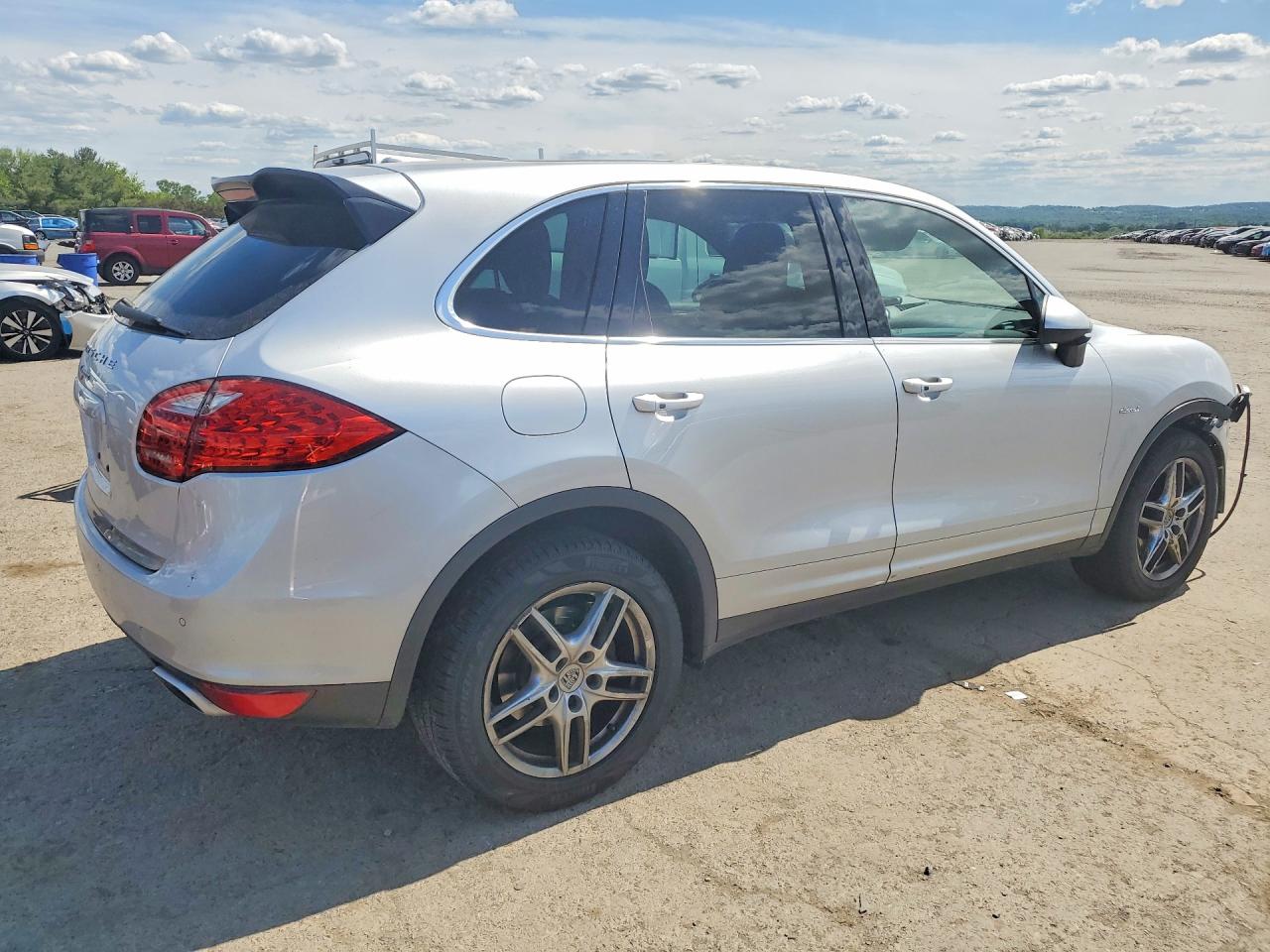 2013 Porsche Cayenne Silver vin: WP1AF2A2XDLA39924