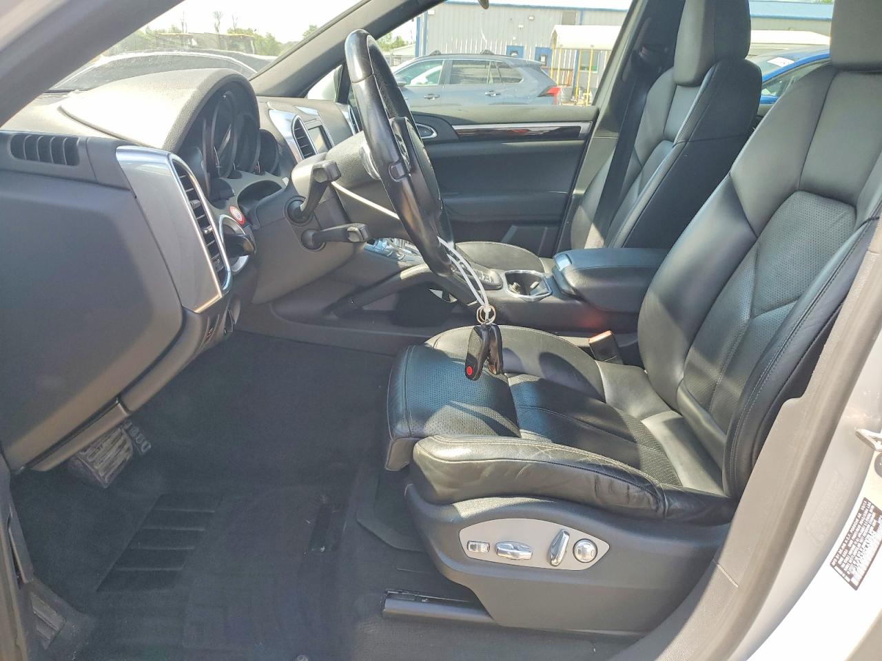 2013 Porsche Cayenne Silver vin: WP1AF2A2XDLA39924