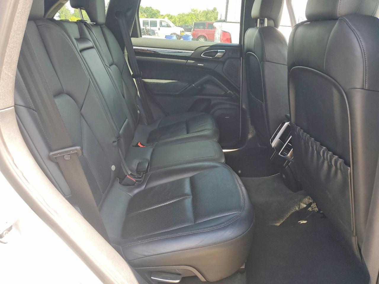 2013 Porsche Cayenne Silver vin: WP1AF2A2XDLA39924
