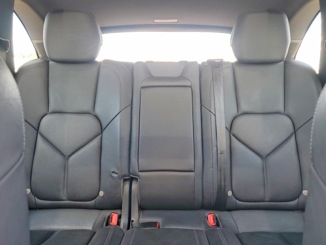 2013 Porsche Cayenne Silver vin: WP1AF2A2XDLA39924