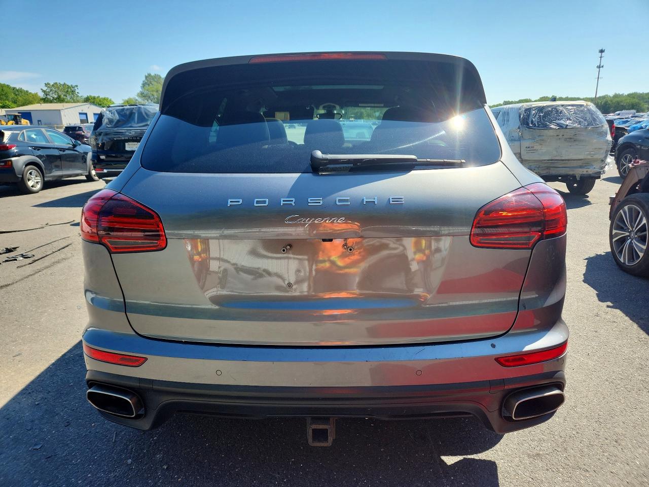 2015 Porsche Cayenne Gray vin: WP1AF2A2XFLA35195