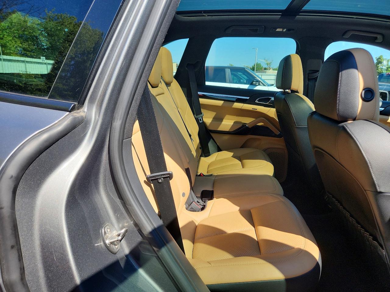 2015 Porsche Cayenne Gray vin: WP1AF2A2XFLA35195