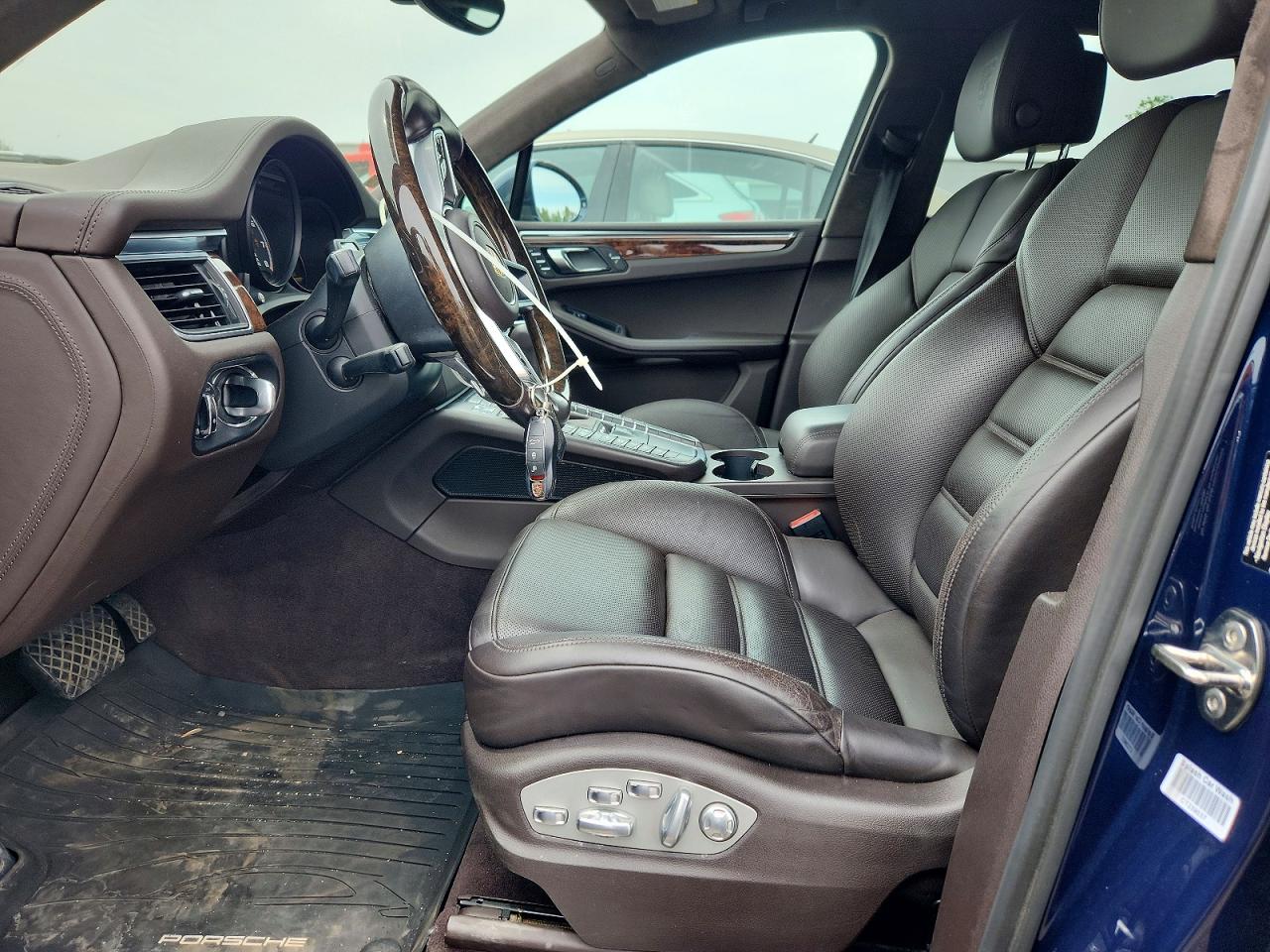 2015 Porsche Macan Turbo Blue vin: WP1AF2A50FLB94785