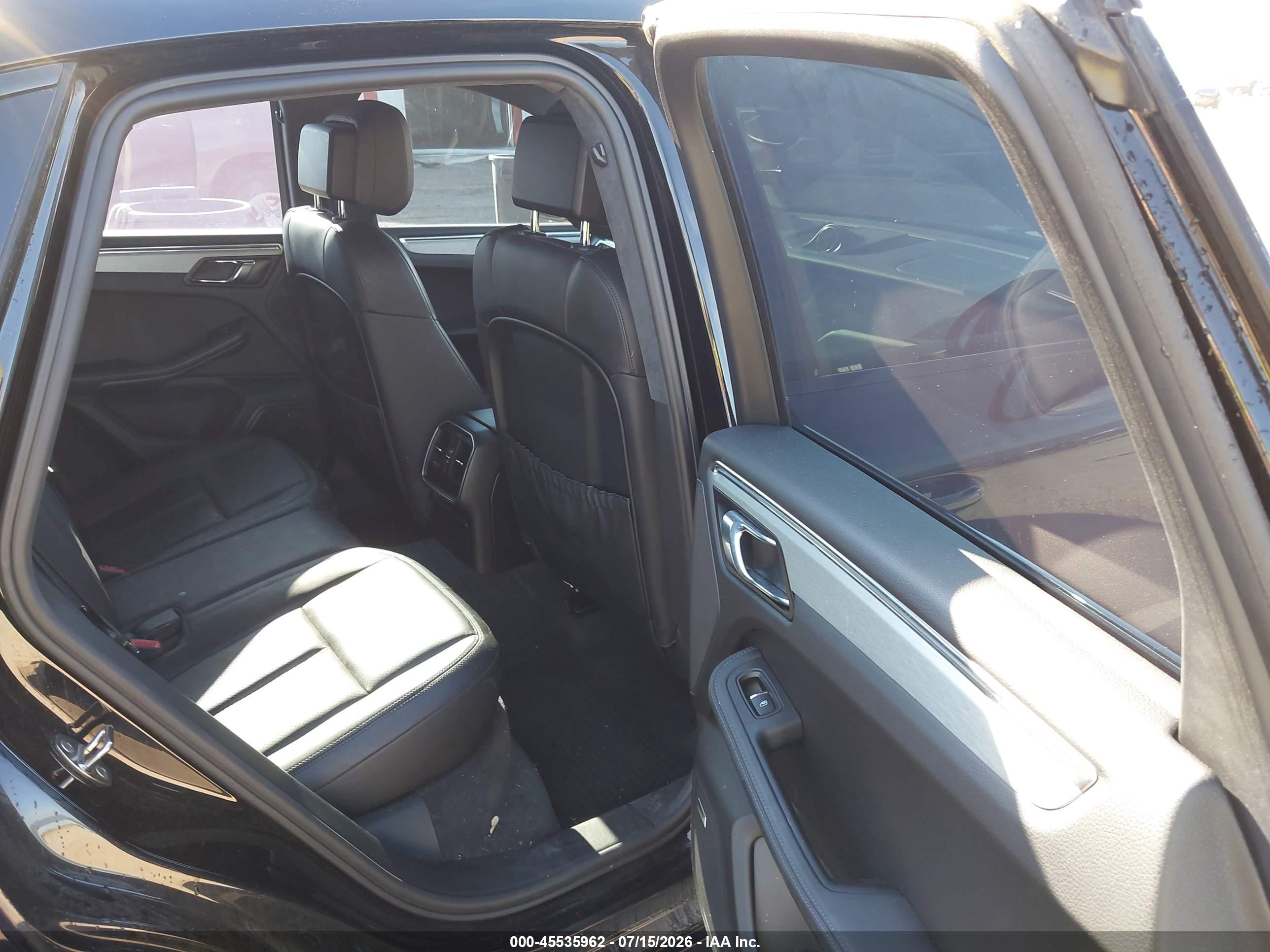 2015 Porsche Macan Turbo Black vin: WP1AF2A52FLB98367