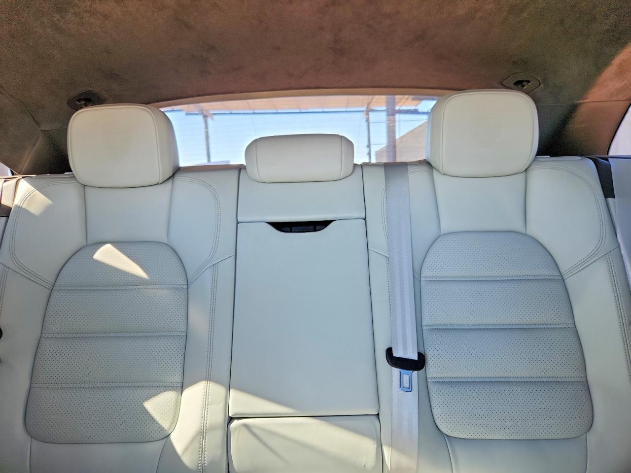 2015 Porsche Macan Turbo Серебряный vin: WP1AF2A53FLB98958