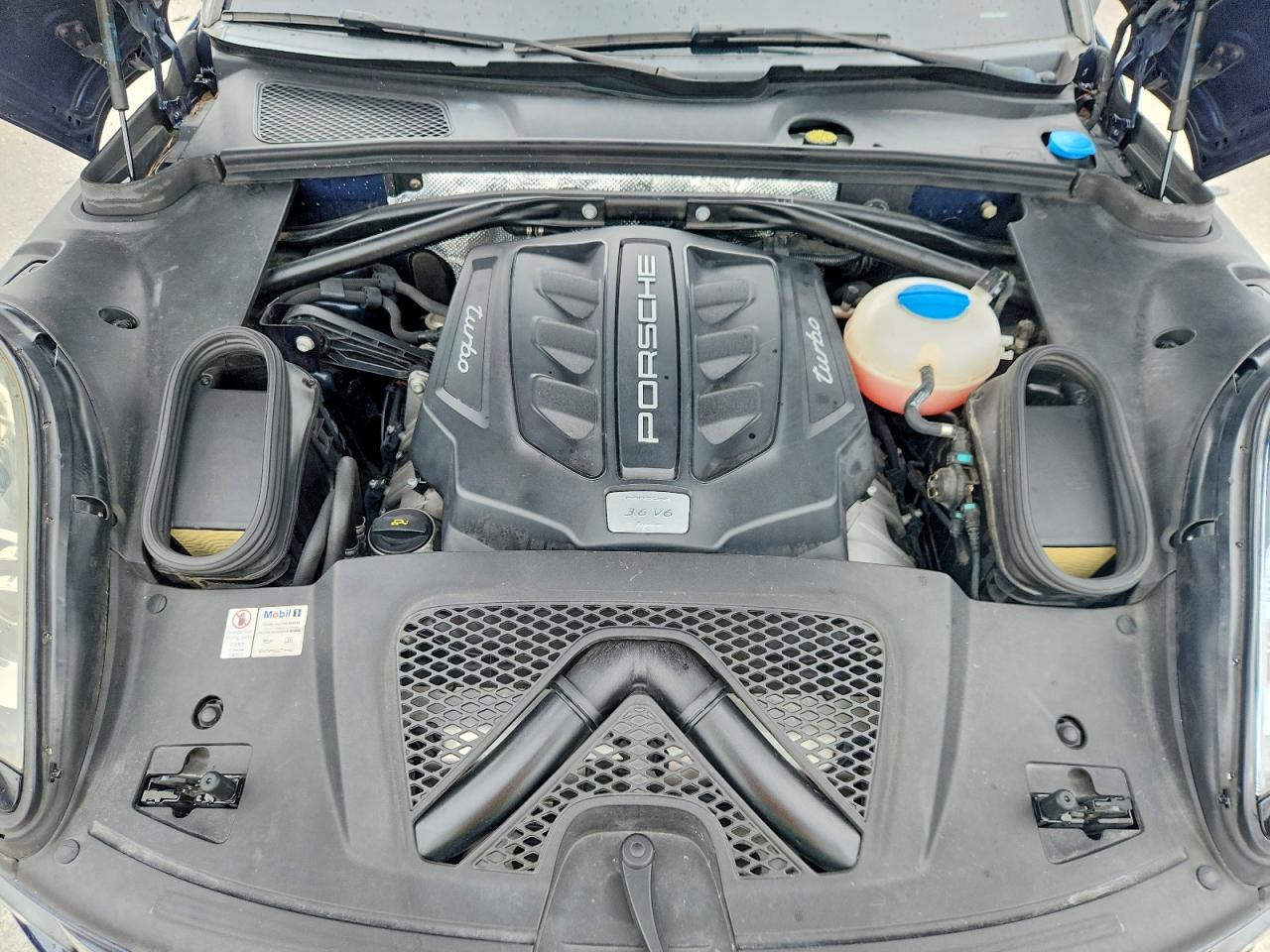 2015 Porsche Macan Turbo Blue vin: WP1AF2A54FLB94059
