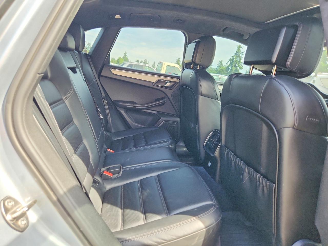 2015 Porsche Macan Turbo Silver vin: WP1AF2A58FLB47083