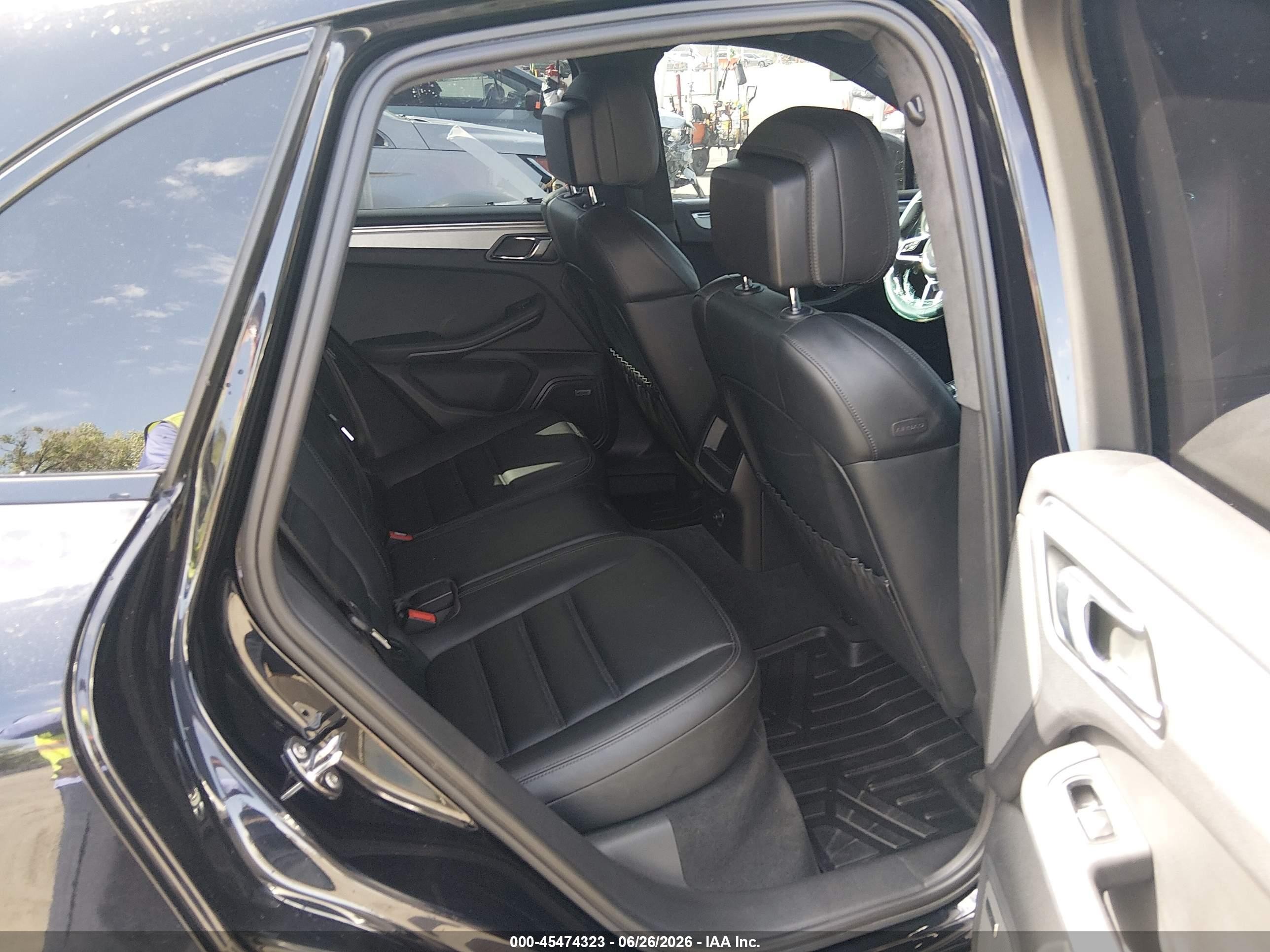 2015 Porsche Macan Turbo Black vin: WP1AF2A5XFLB90193