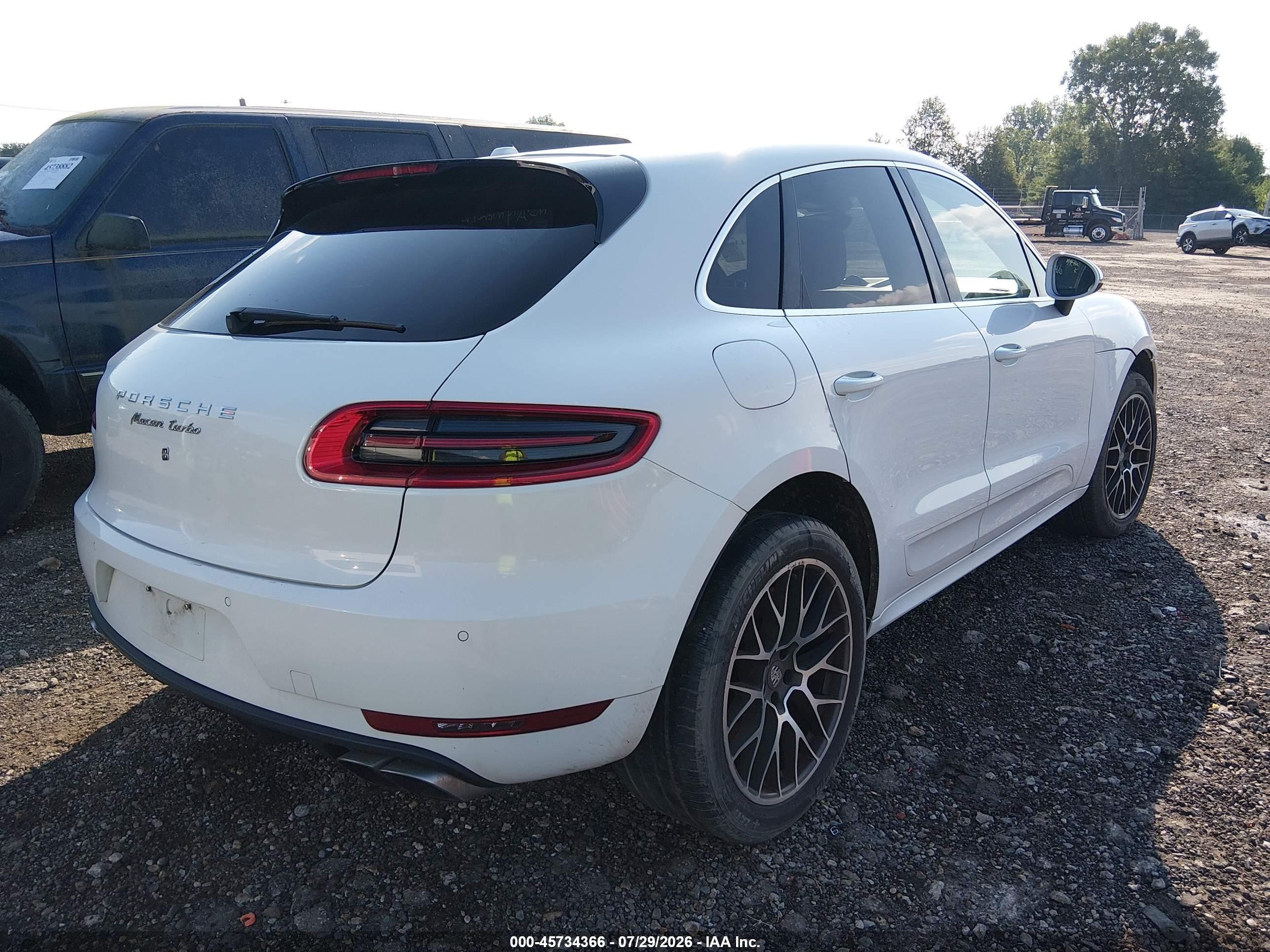 2015 Porsche Macan Turbo White vin: WP1AF2A5XFLB90839