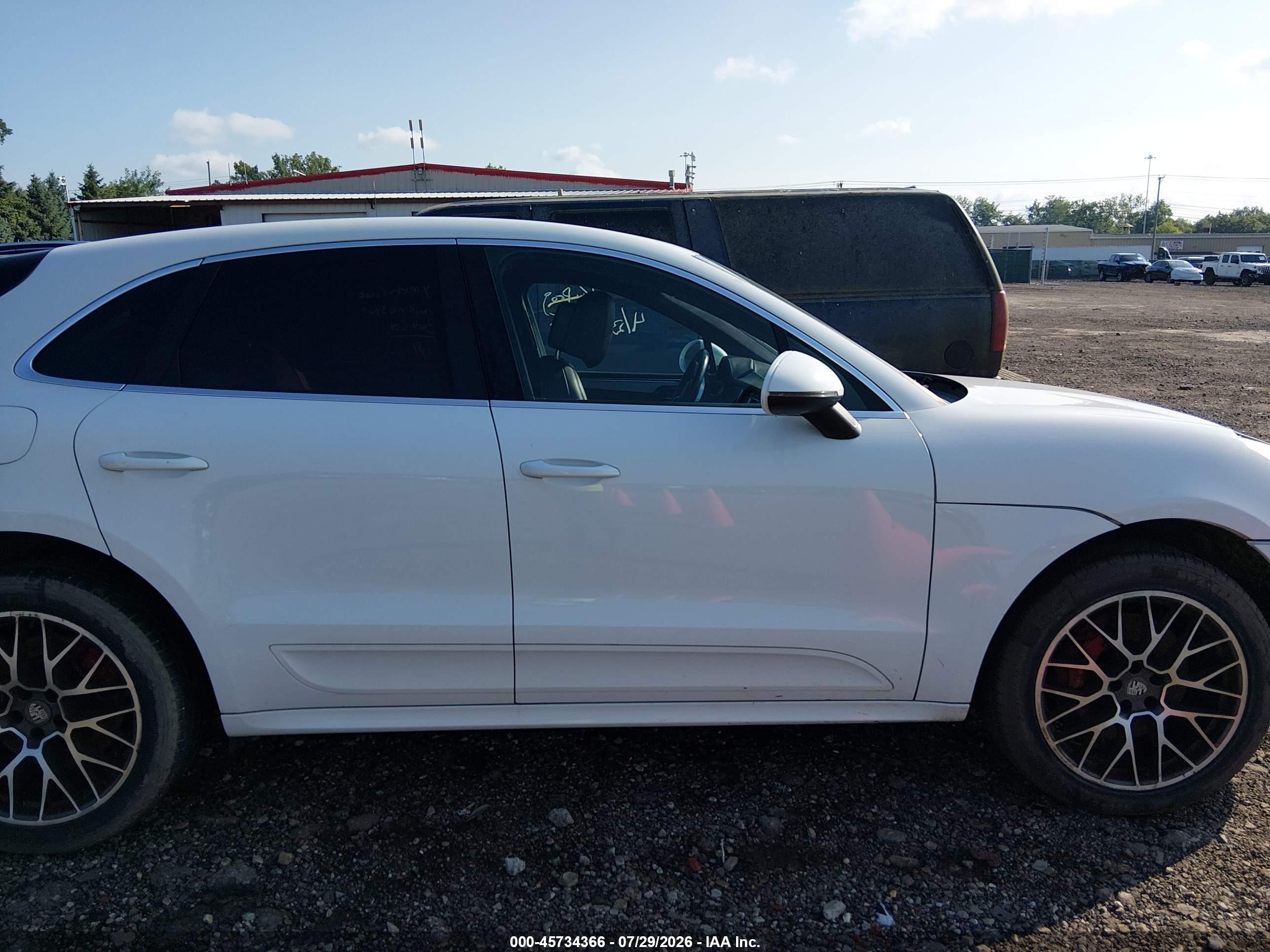 2015 Porsche Macan Turbo White vin: WP1AF2A5XFLB90839