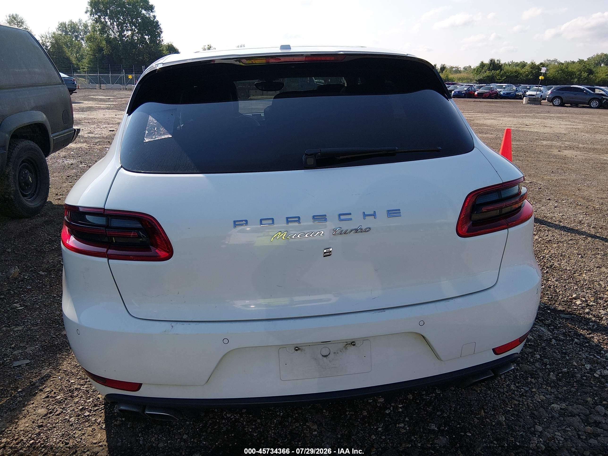 2015 Porsche Macan Turbo White vin: WP1AF2A5XFLB90839