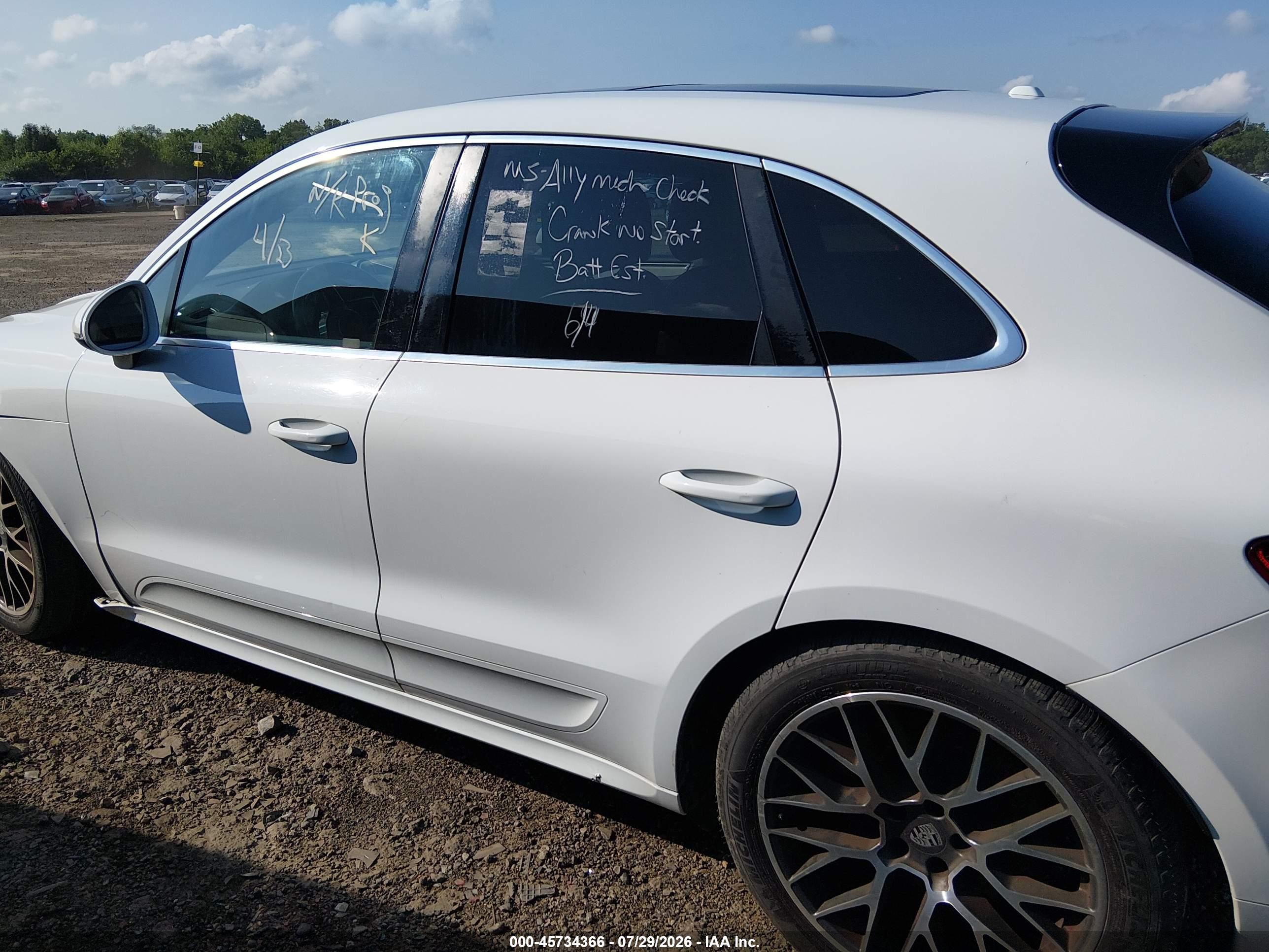 2015 Porsche Macan Turbo White vin: WP1AF2A5XFLB90839