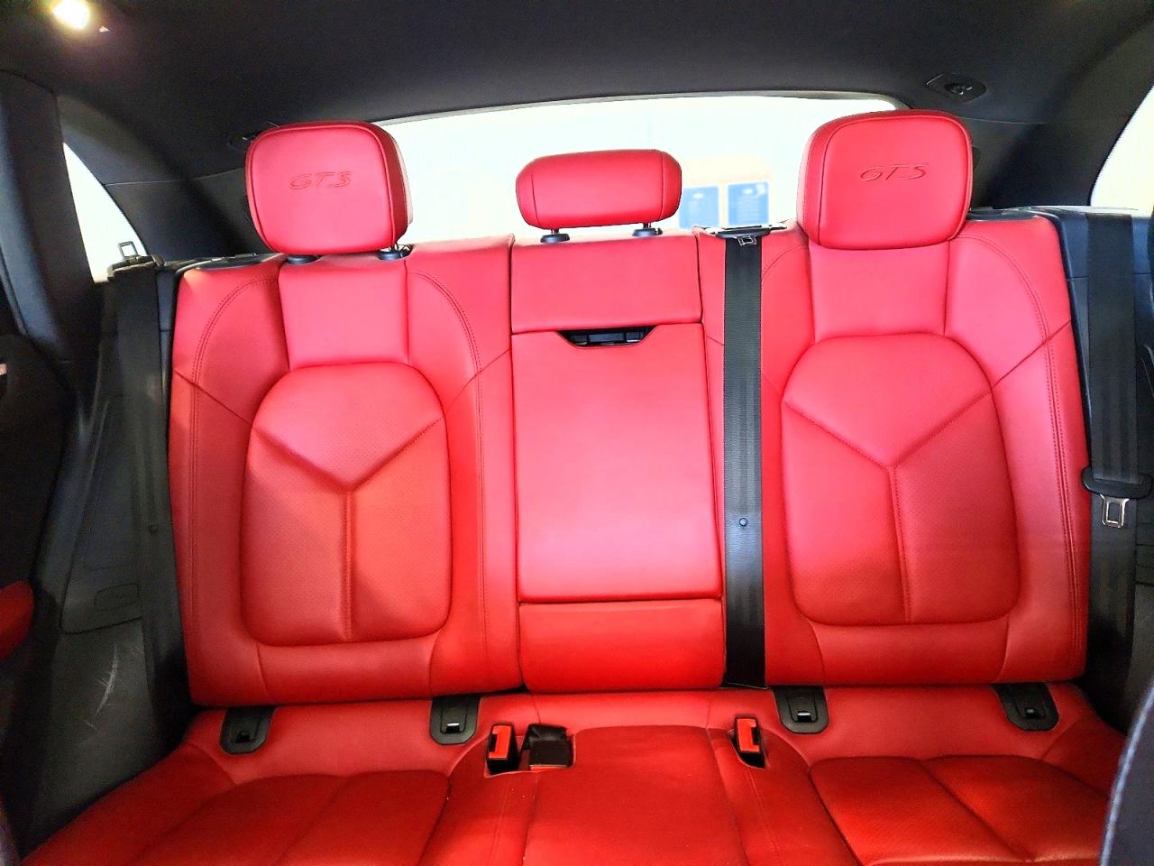 2017 Porsche Macan Gts Серебряный vin: WP1AG2A57HLB53845