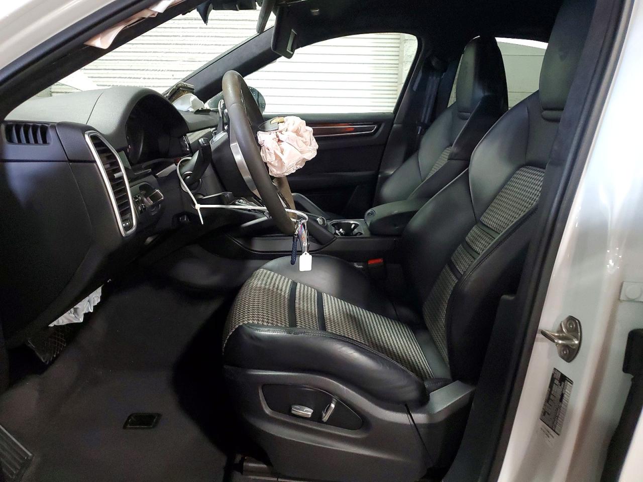 2021 Porsche Cayenne Coupe Белый vin: WP1BA2AY1MDA41756