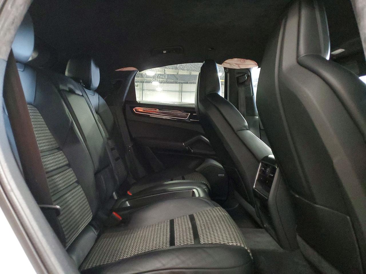 2021 Porsche Cayenne Coupe Белый vin: WP1BA2AY1MDA41756