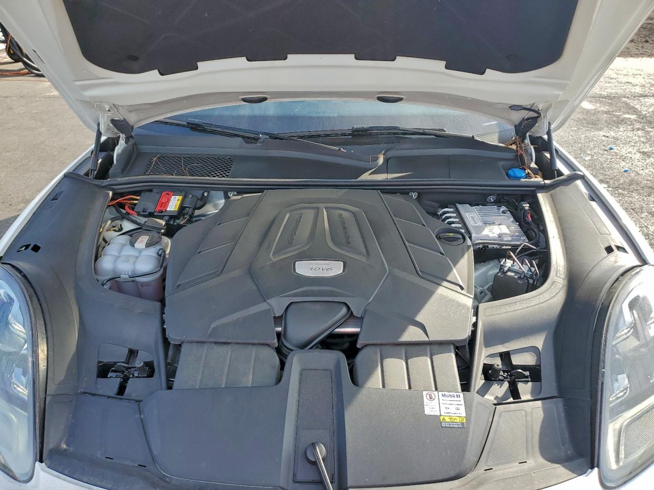 2022 Porsche Cayenne Coupe White vin: WP1BA2AY6NDA48543