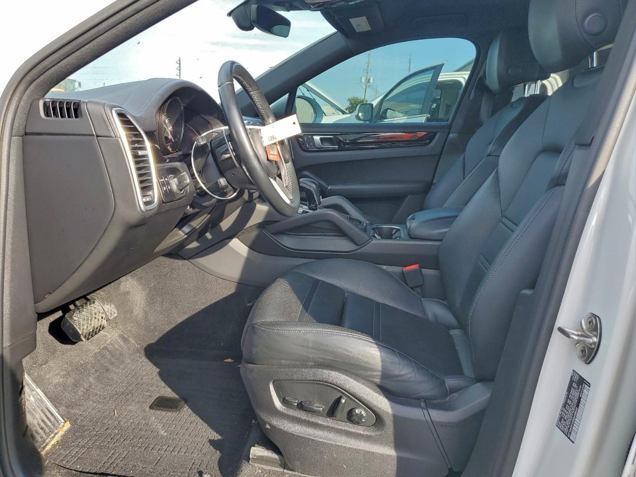 2022 Porsche Cayenne Coupe White vin: WP1BA2AY6NDA48543