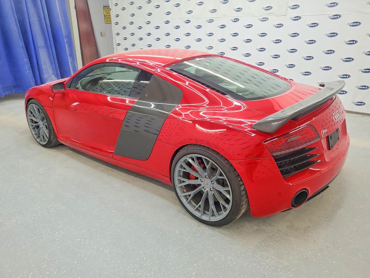 2015 Audi R8 4.2 Quattro Red vin: WUAAUAFG1F7000899