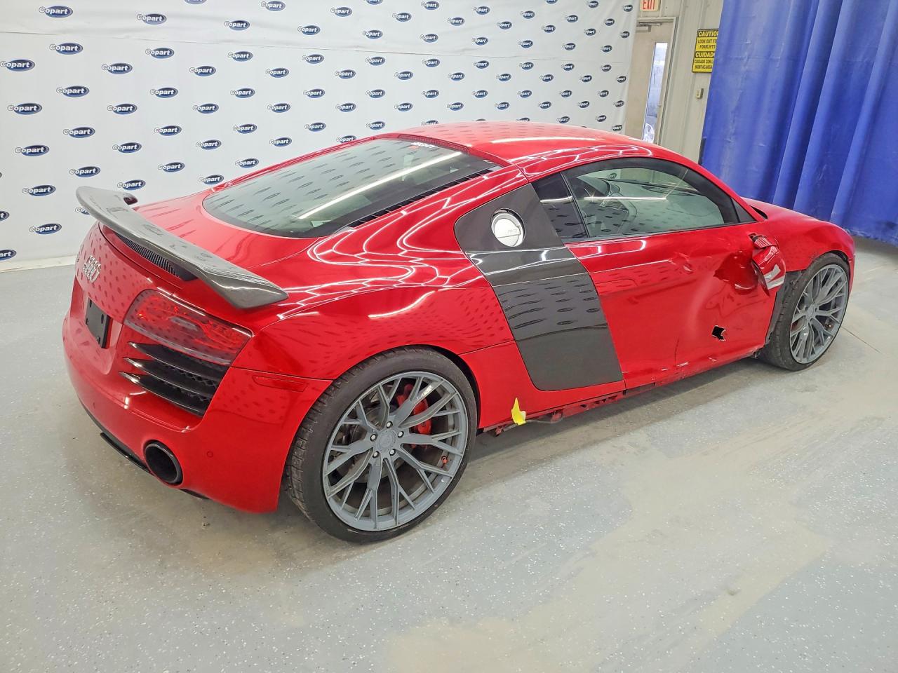 2015 Audi R8 4.2 Quattro Red vin: WUAAUAFG1F7000899