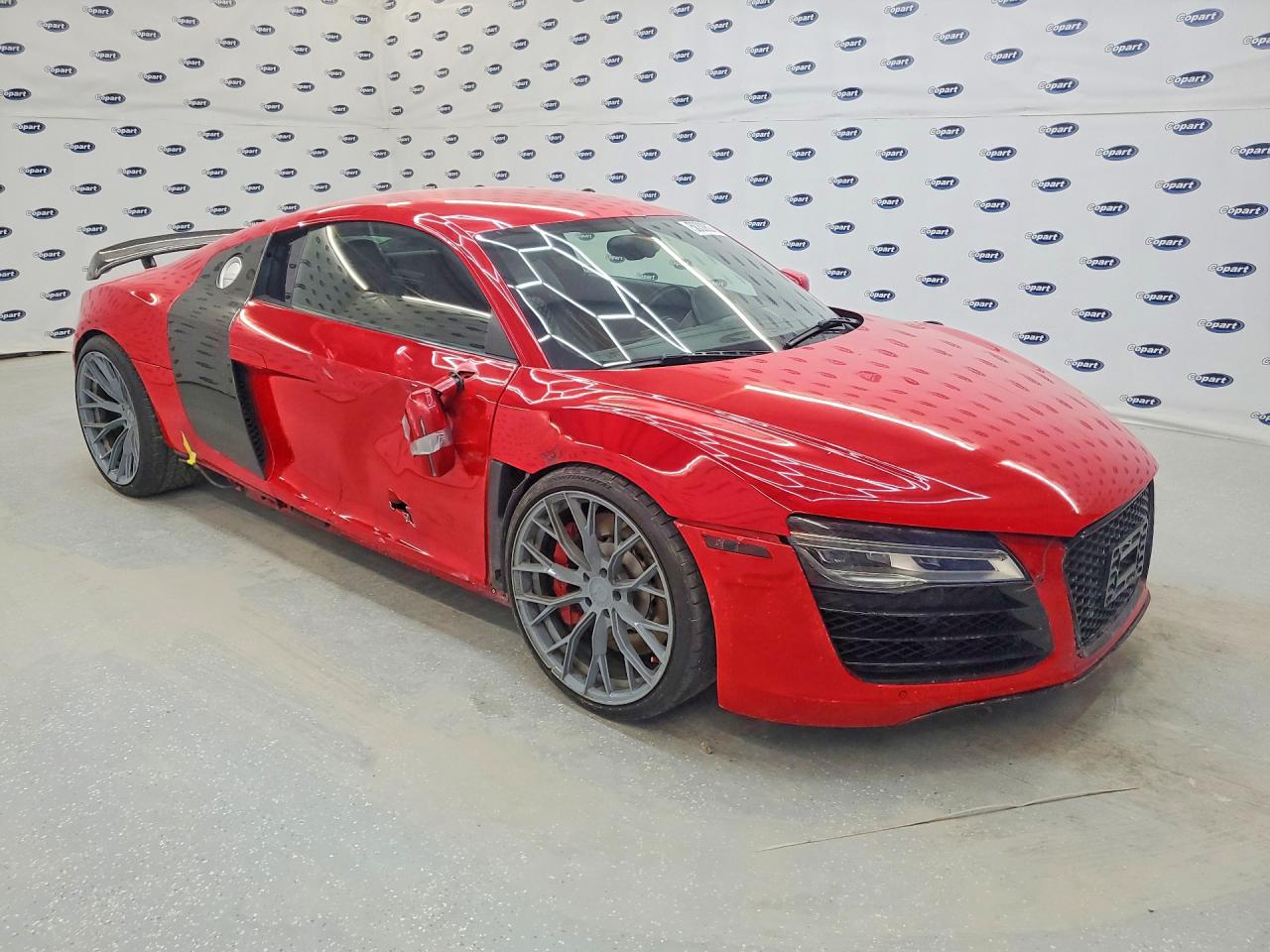 2015 Audi R8 4.2 Quattro Red vin: WUAAUAFG1F7000899