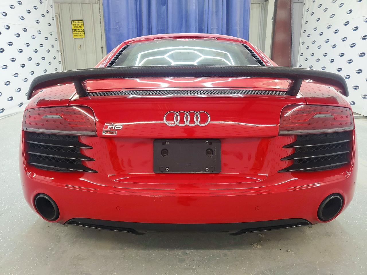 2015 Audi R8 4.2 Quattro Red vin: WUAAUAFG1F7000899