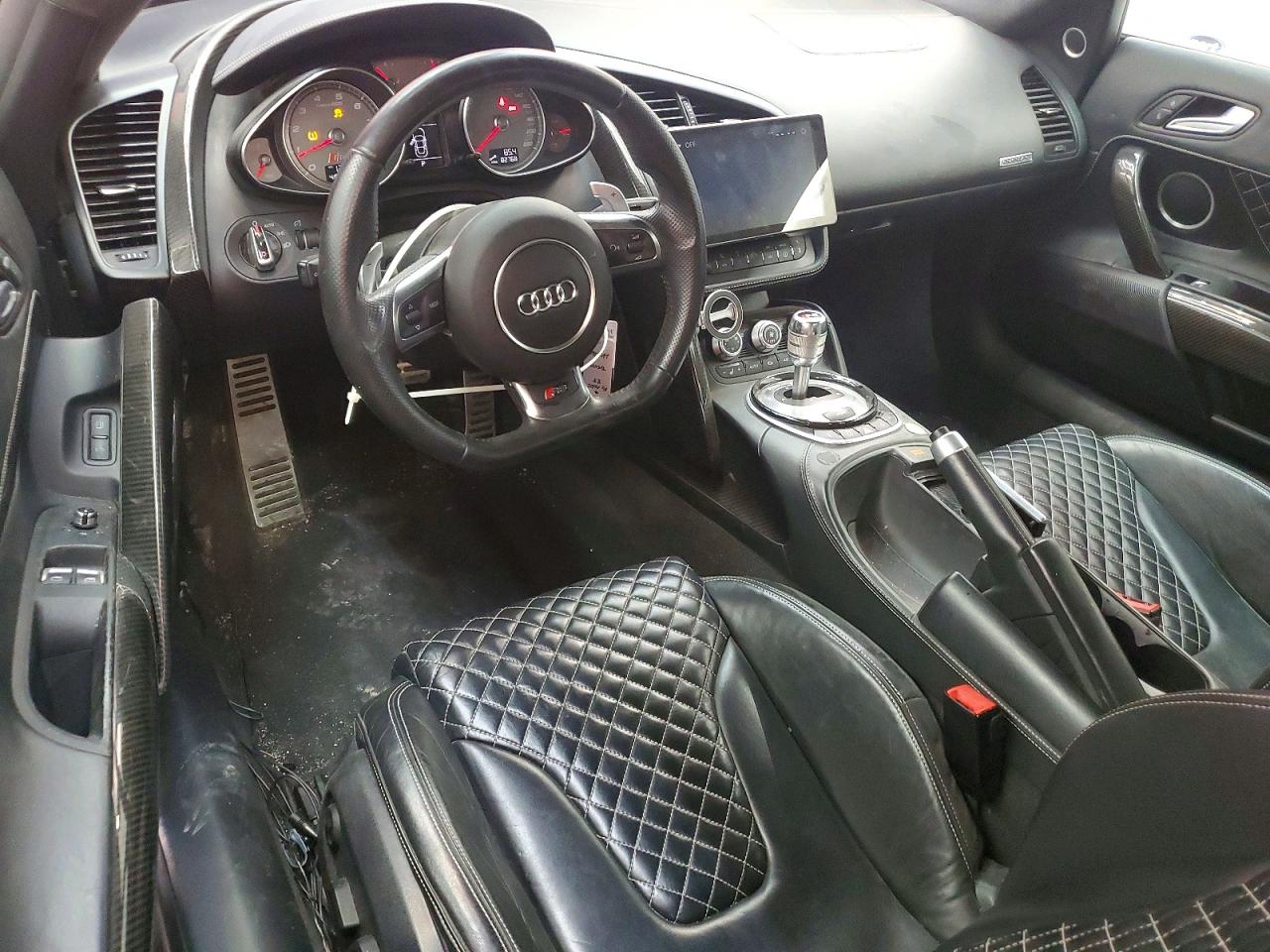 2015 Audi R8 4.2 Quattro Red vin: WUAAUAFG1F7000899