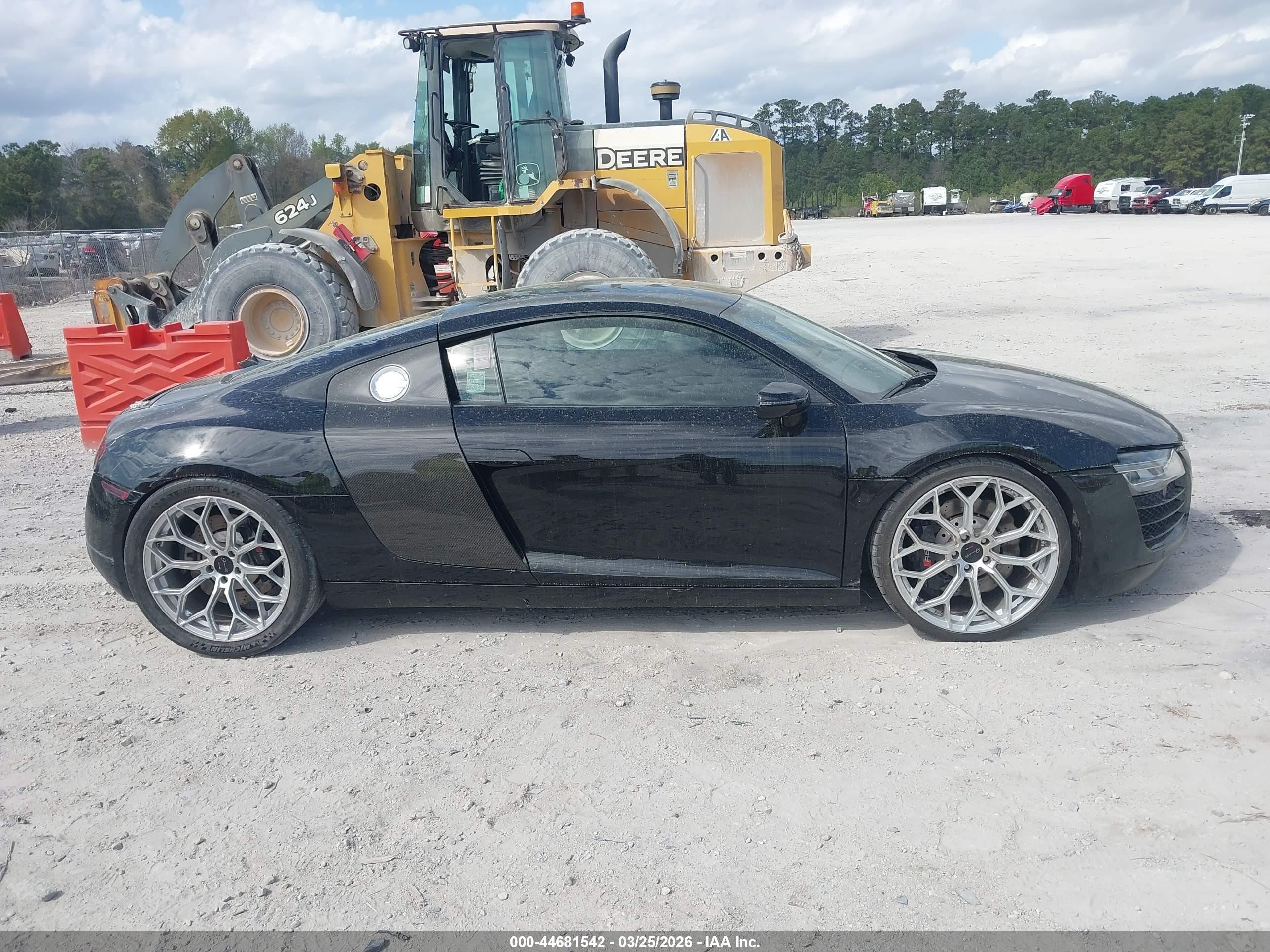 2015 Audi R8 4.2 Black vin: WUAAUAFG4F7001738
