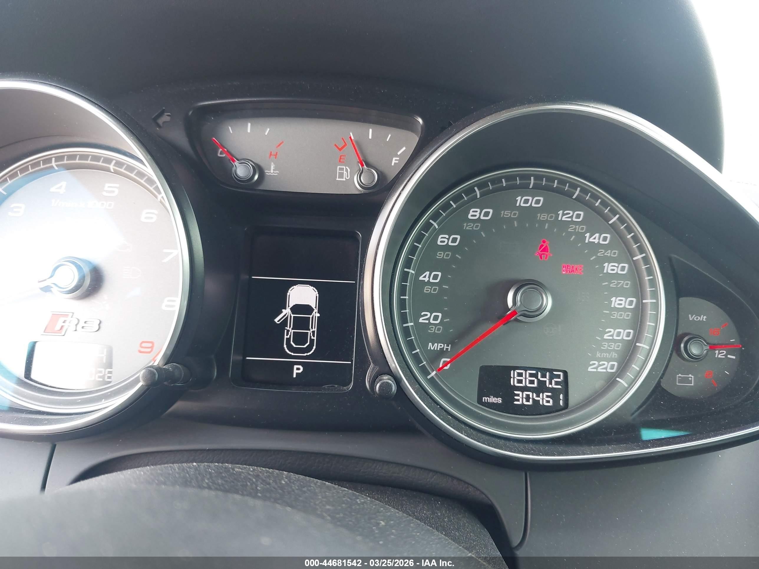 2015 Audi R8 4.2 Black vin: WUAAUAFG4F7001738