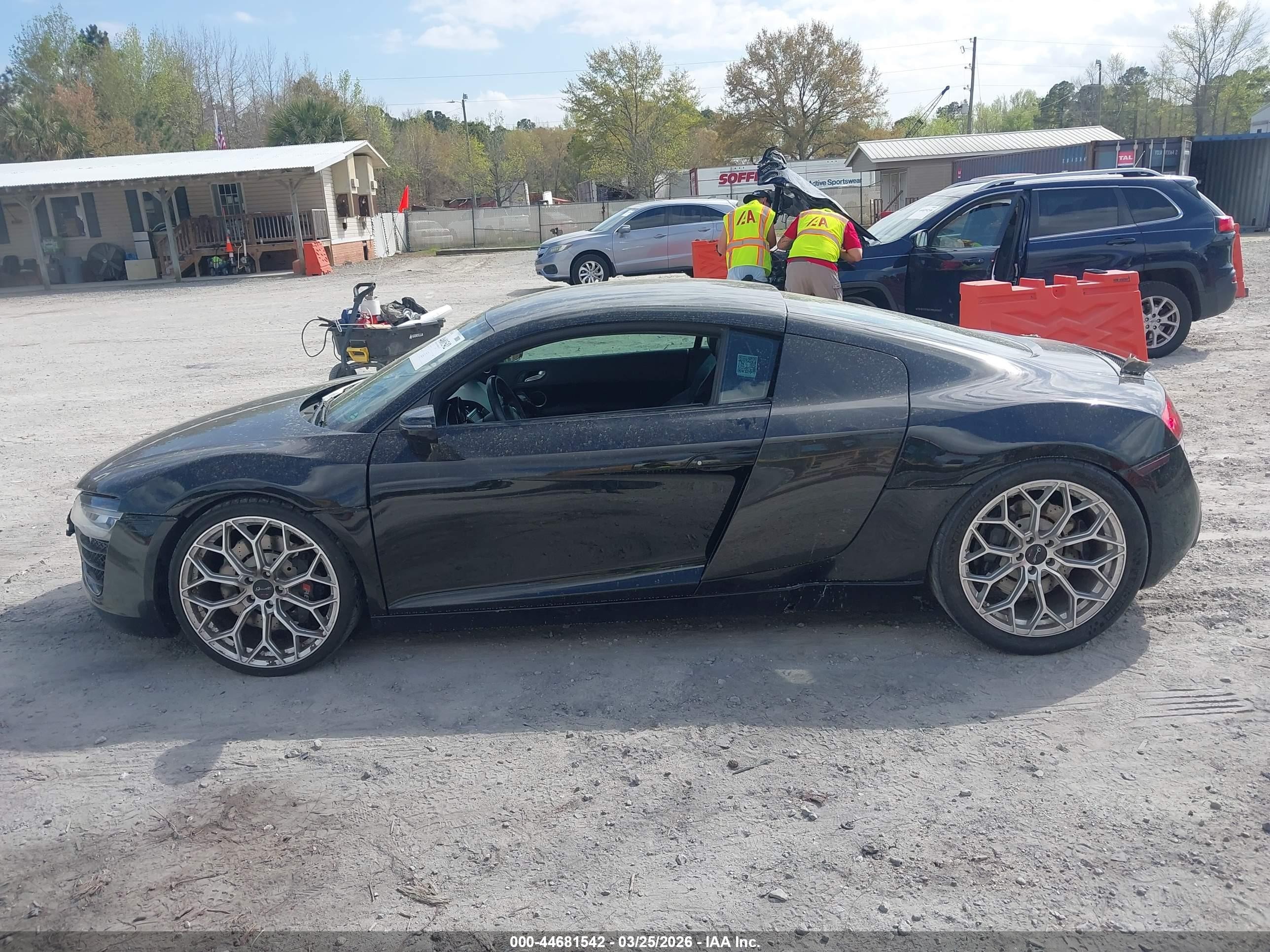 2015 Audi R8 4.2 Black vin: WUAAUAFG4F7001738