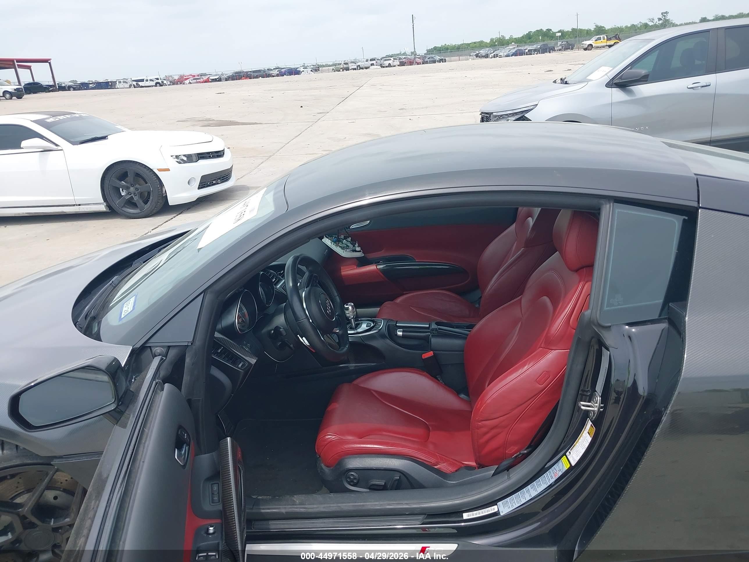 2015 Audi R8 4.2 Black vin: WUAAUAFG5F7000923
