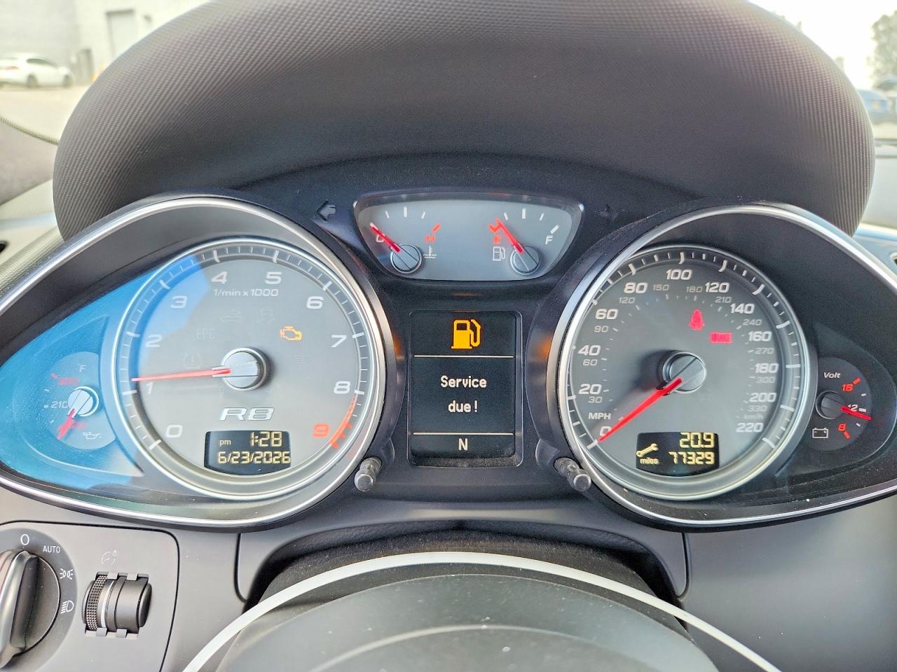 2011 Audi R8 4.2 Quattro Gray vin: WUAAUAFG9BN001627