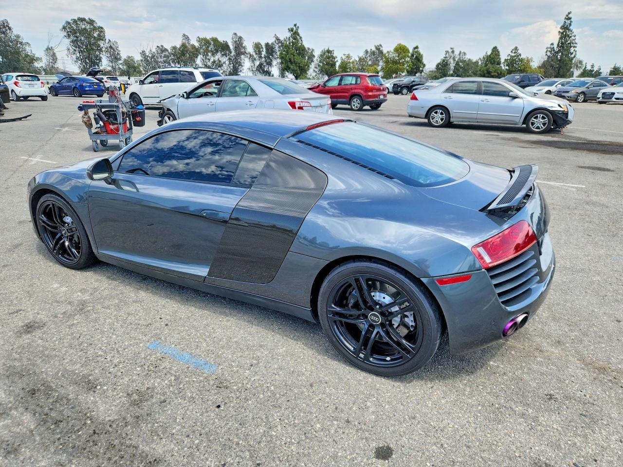 2011 Audi R8 4.2 Quattro Gray vin: WUAAUAFG9BN001627