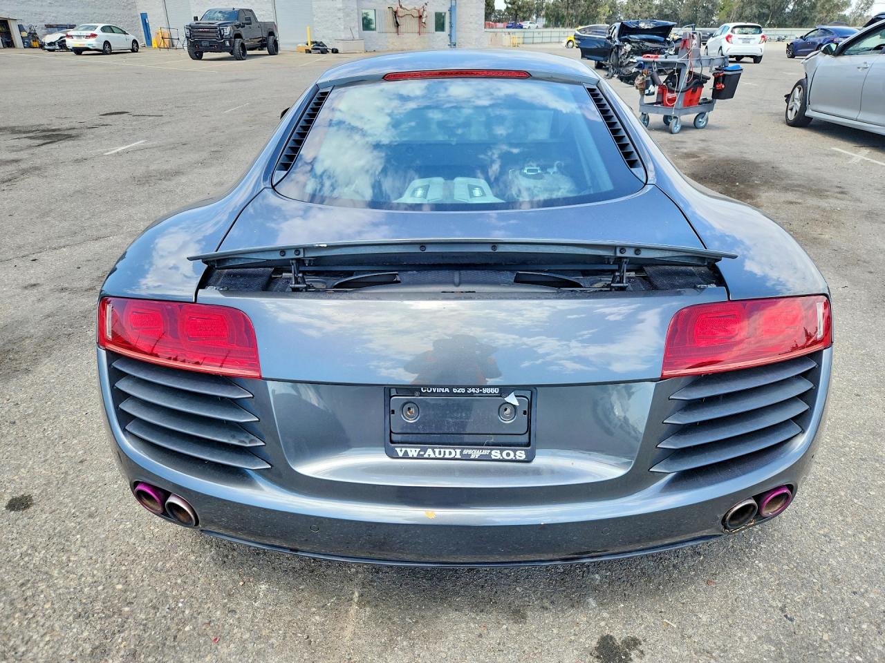 2011 Audi R8 4.2 Quattro Gray vin: WUAAUAFG9BN001627