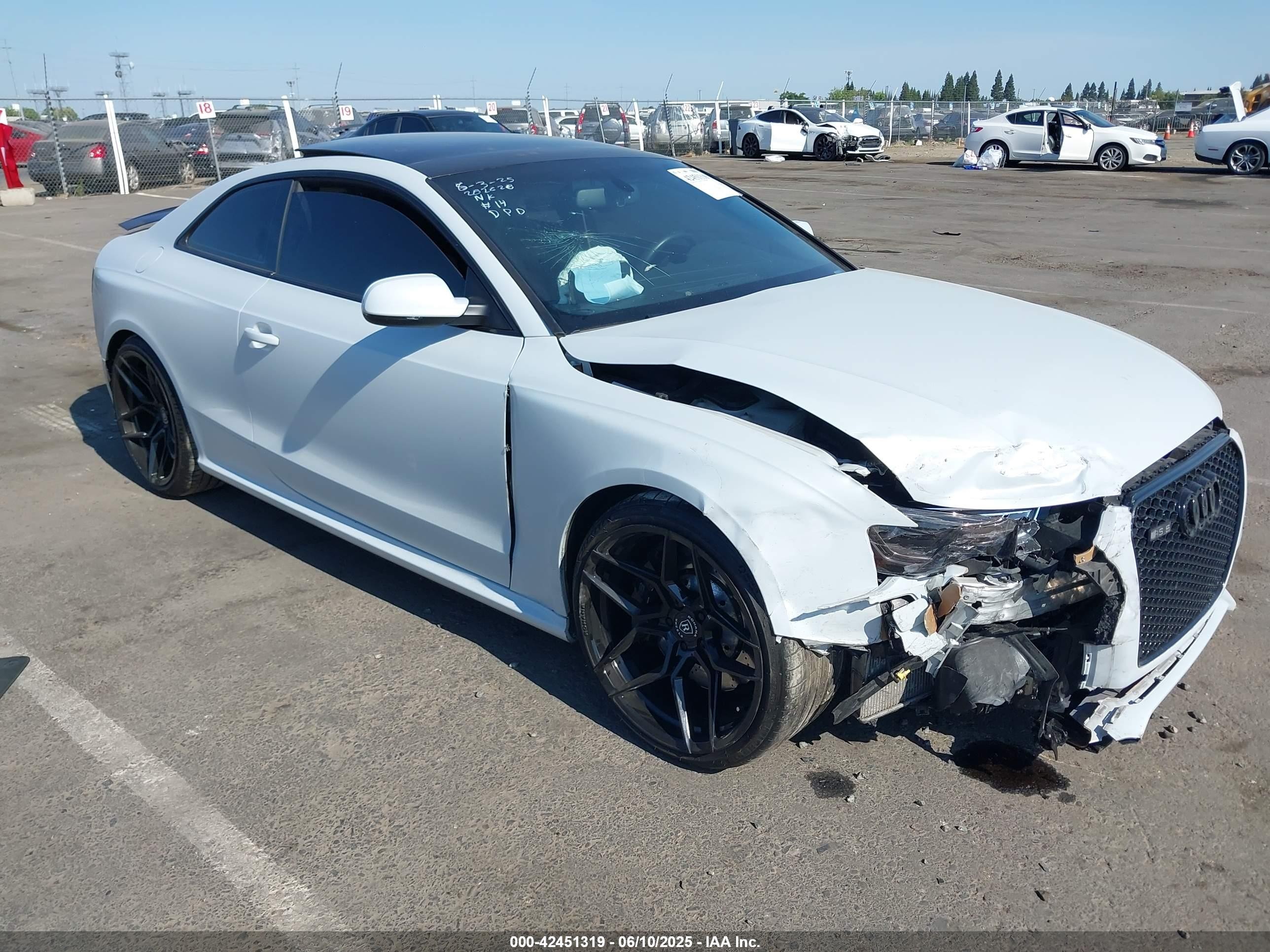 2014 Audi Rs 5 4.2 Белый vin: WUAC6AFR2EA900989