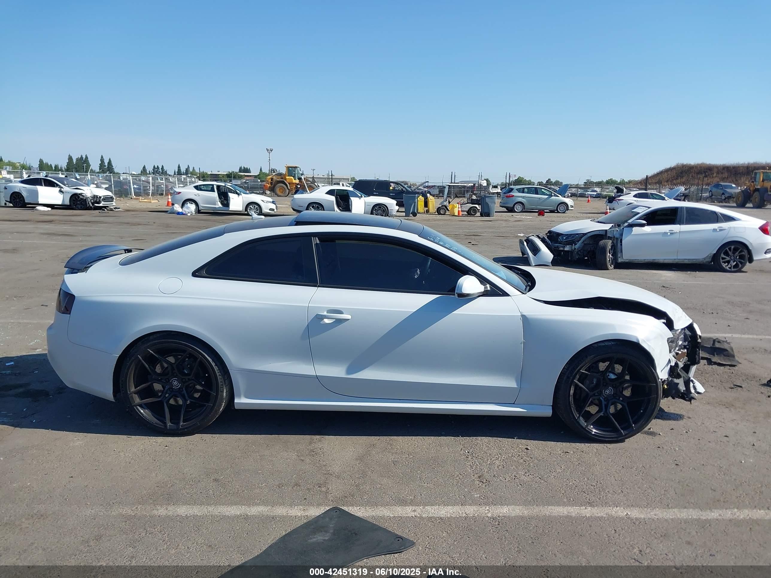 2014 Audi Rs 5 4.2 Белый vin: WUAC6AFR2EA900989