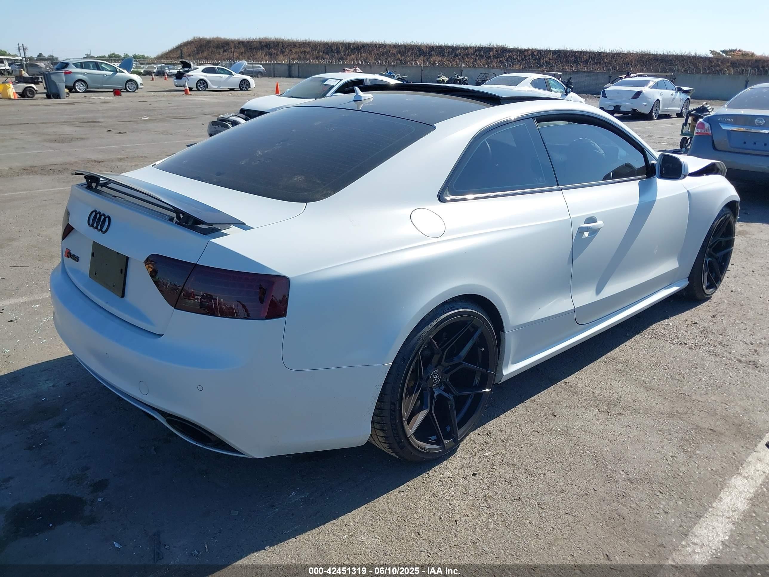 2014 Audi Rs 5 4.2 Белый vin: WUAC6AFR2EA900989