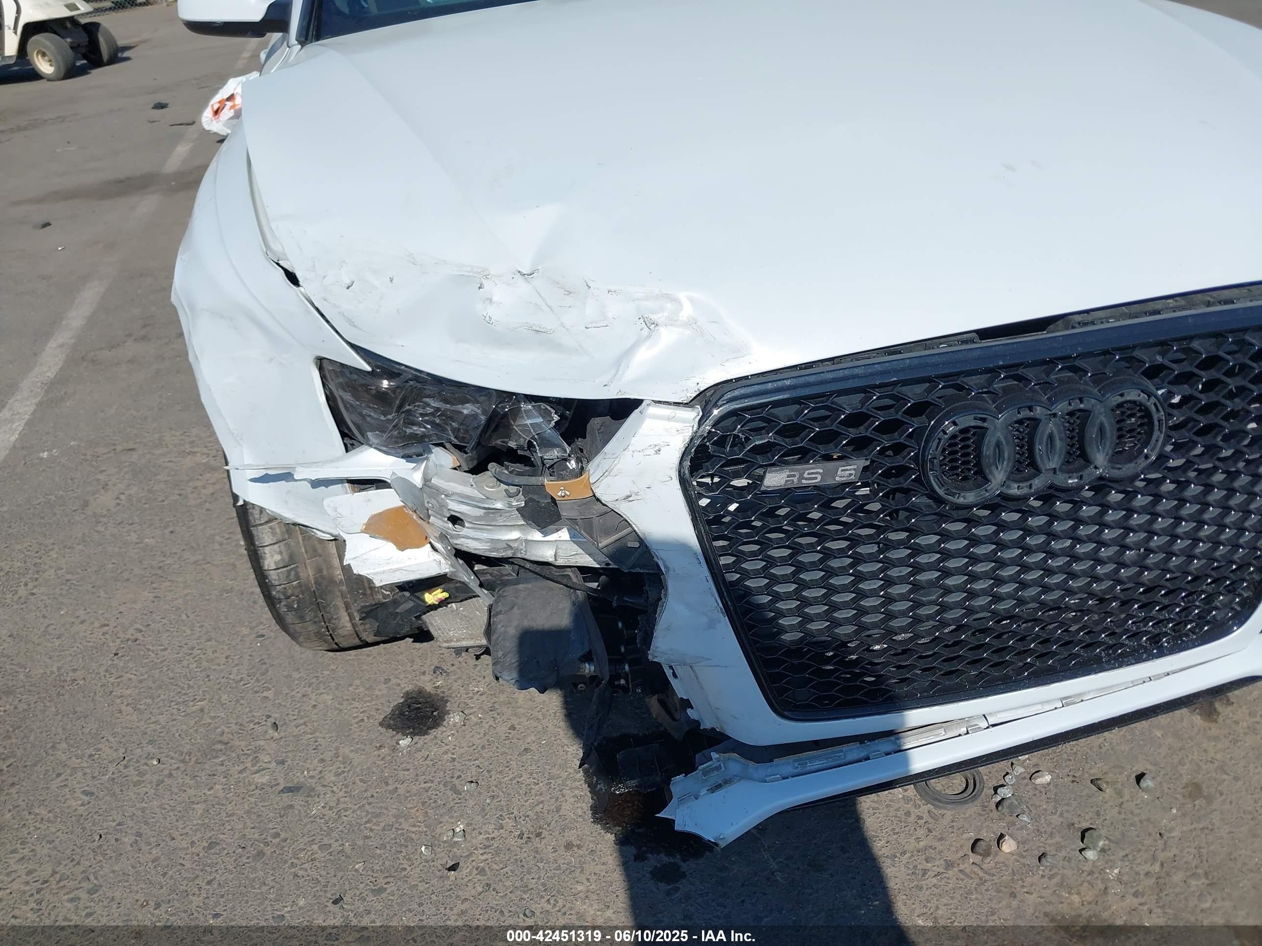 2014 Audi Rs 5 4.2 Белый vin: WUAC6AFR2EA900989
