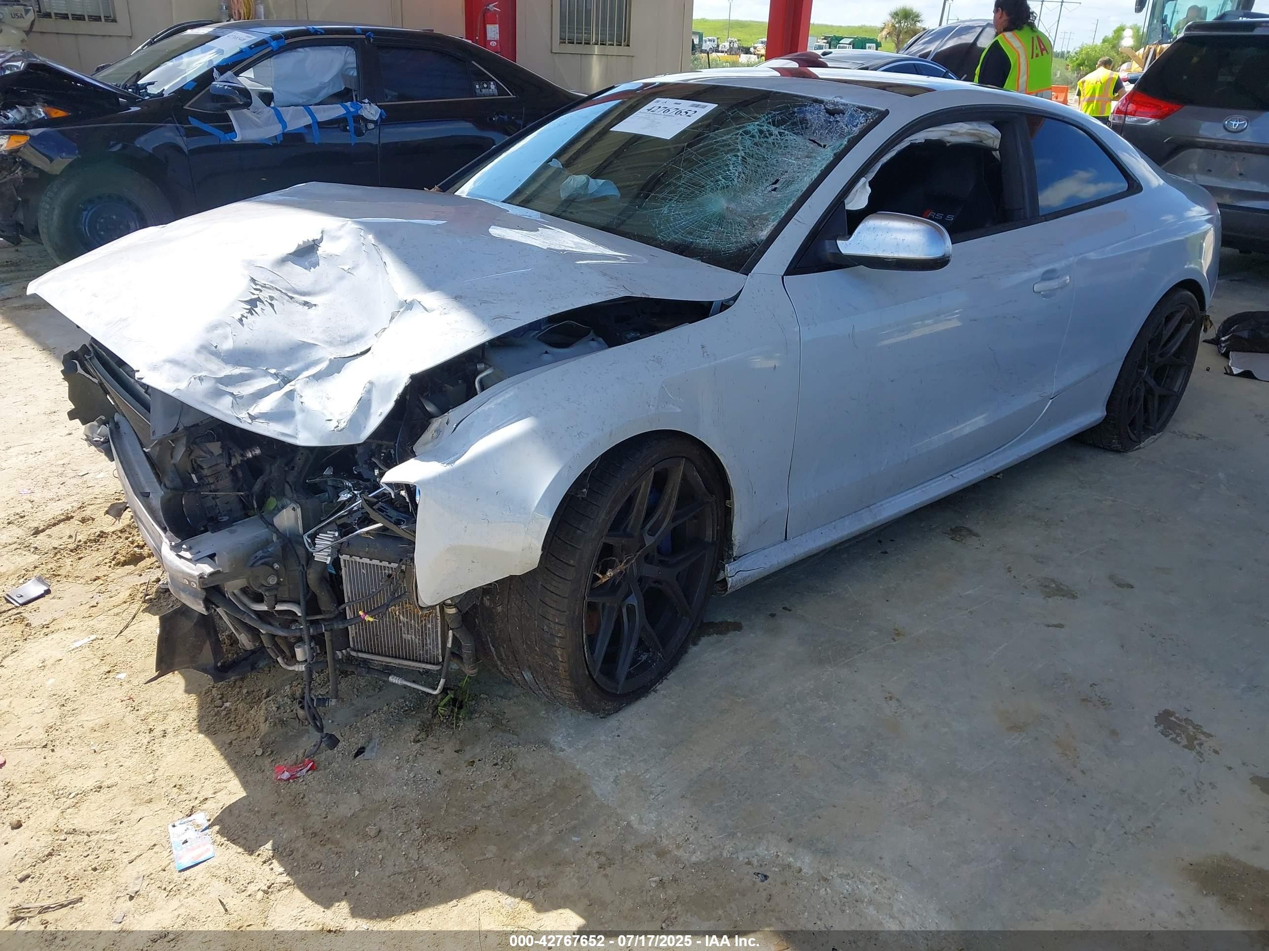 2014 Audi Rs 5 4.2 Белый vin: WUAC6AFR6EA901420