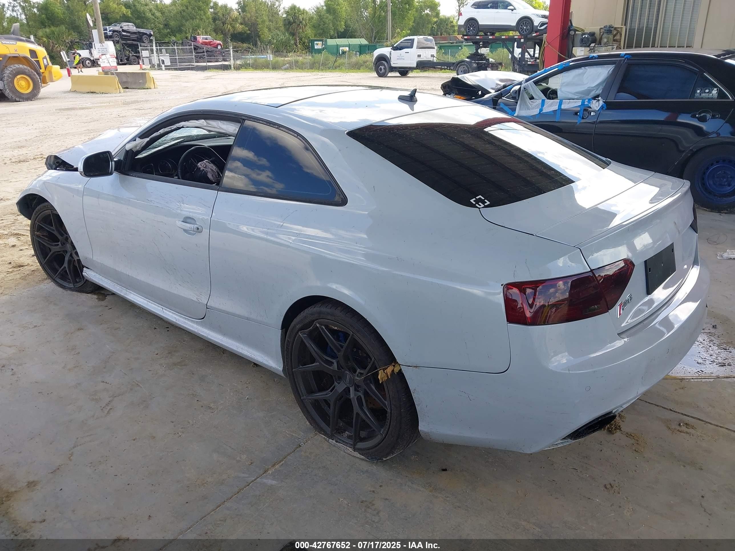 2014 Audi Rs 5 4.2 Белый vin: WUAC6AFR6EA901420