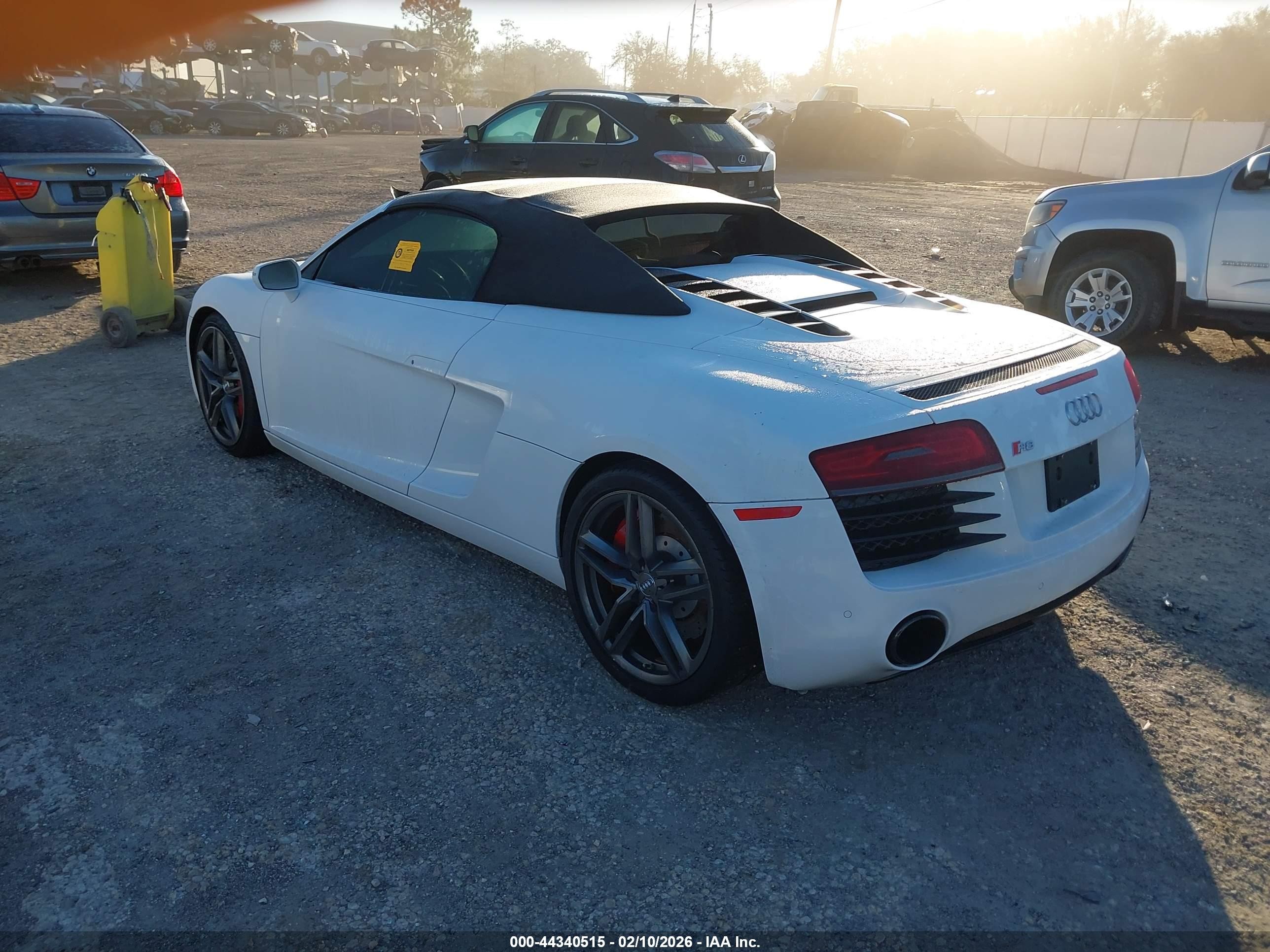 2015 Audi R8 4.2 White vin: WUASUAFG0F7001806