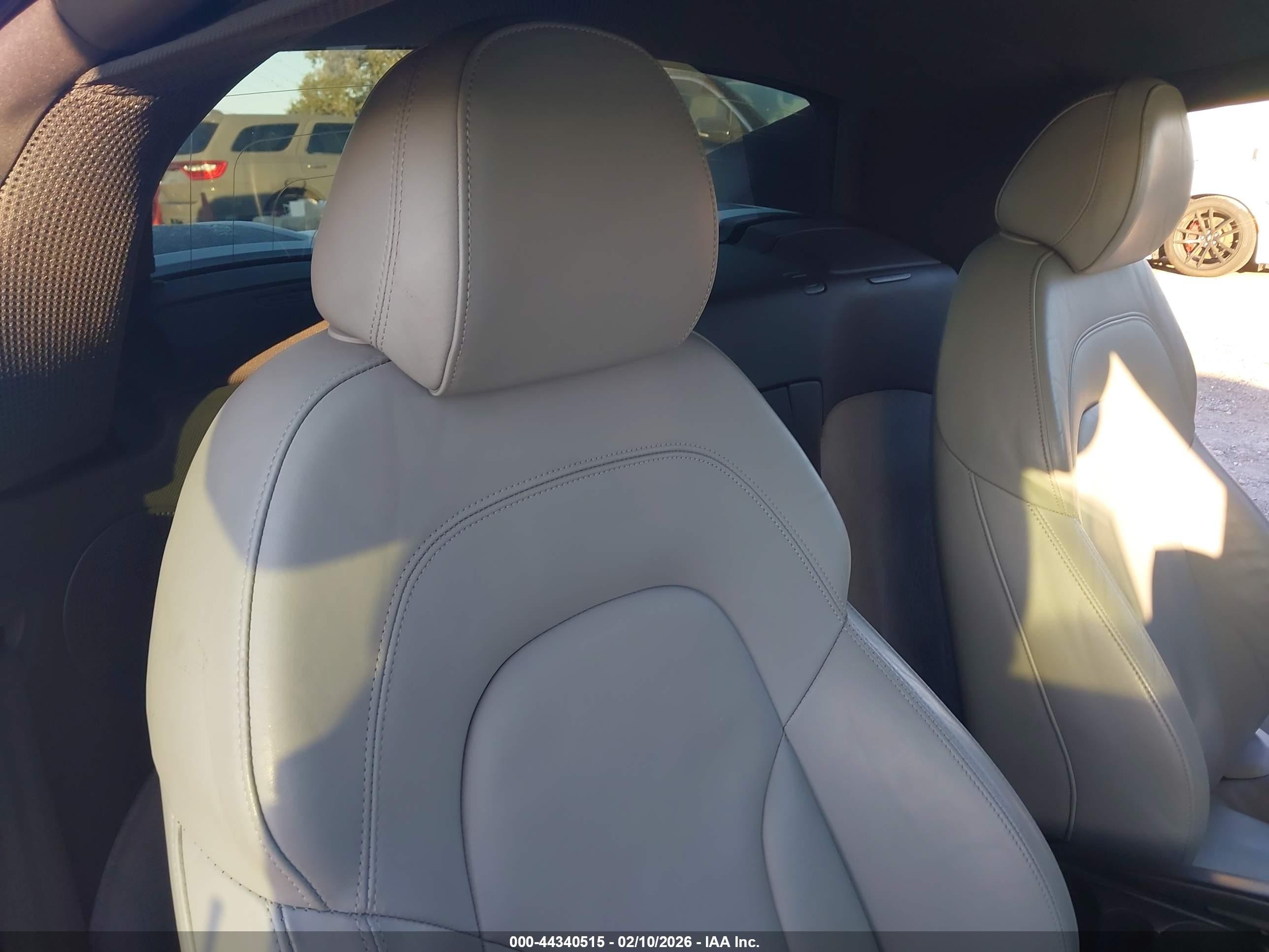 2015 Audi R8 4.2 White vin: WUASUAFG0F7001806