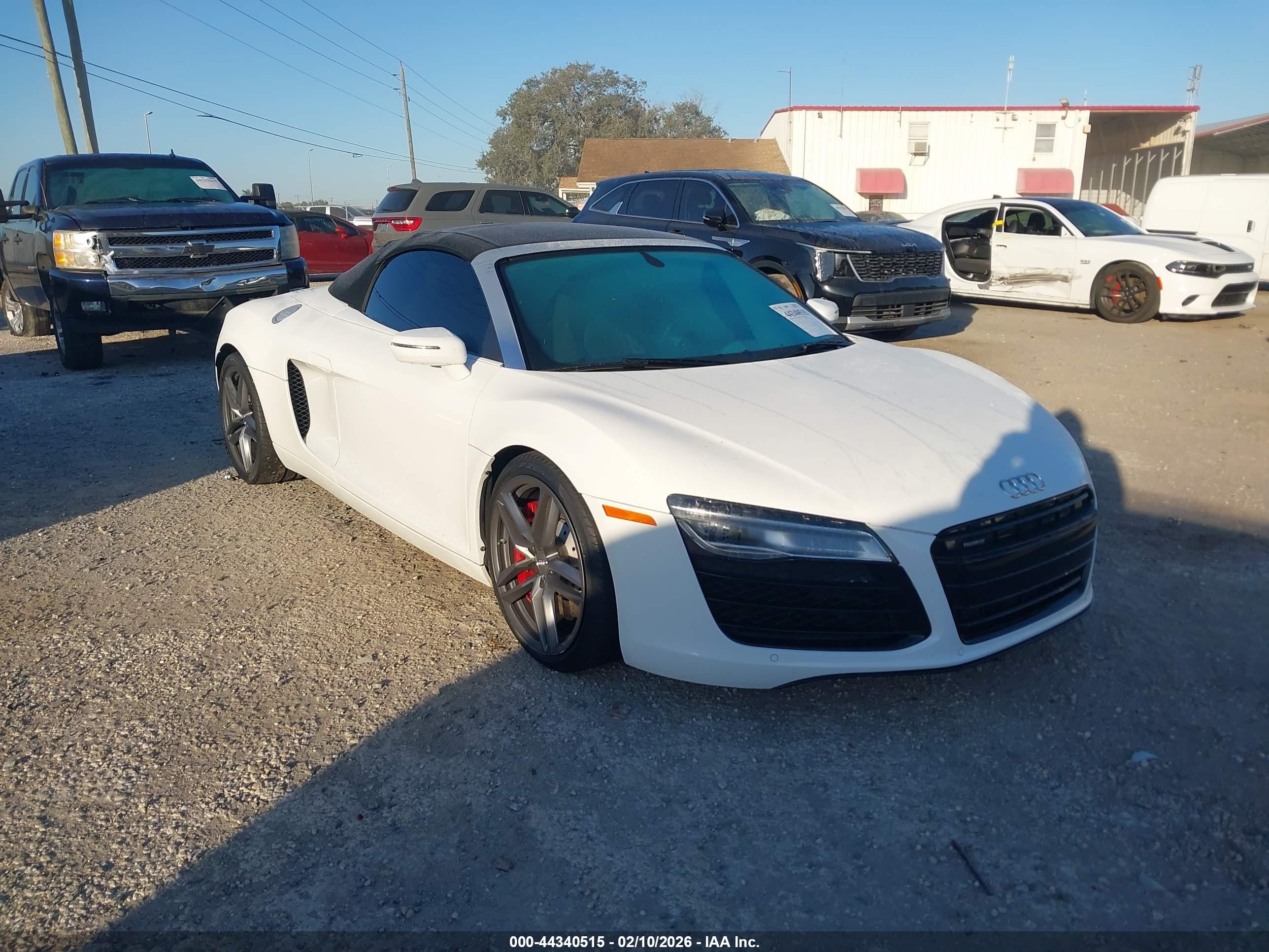 2015 Audi R8 4.2 White vin: WUASUAFG0F7001806