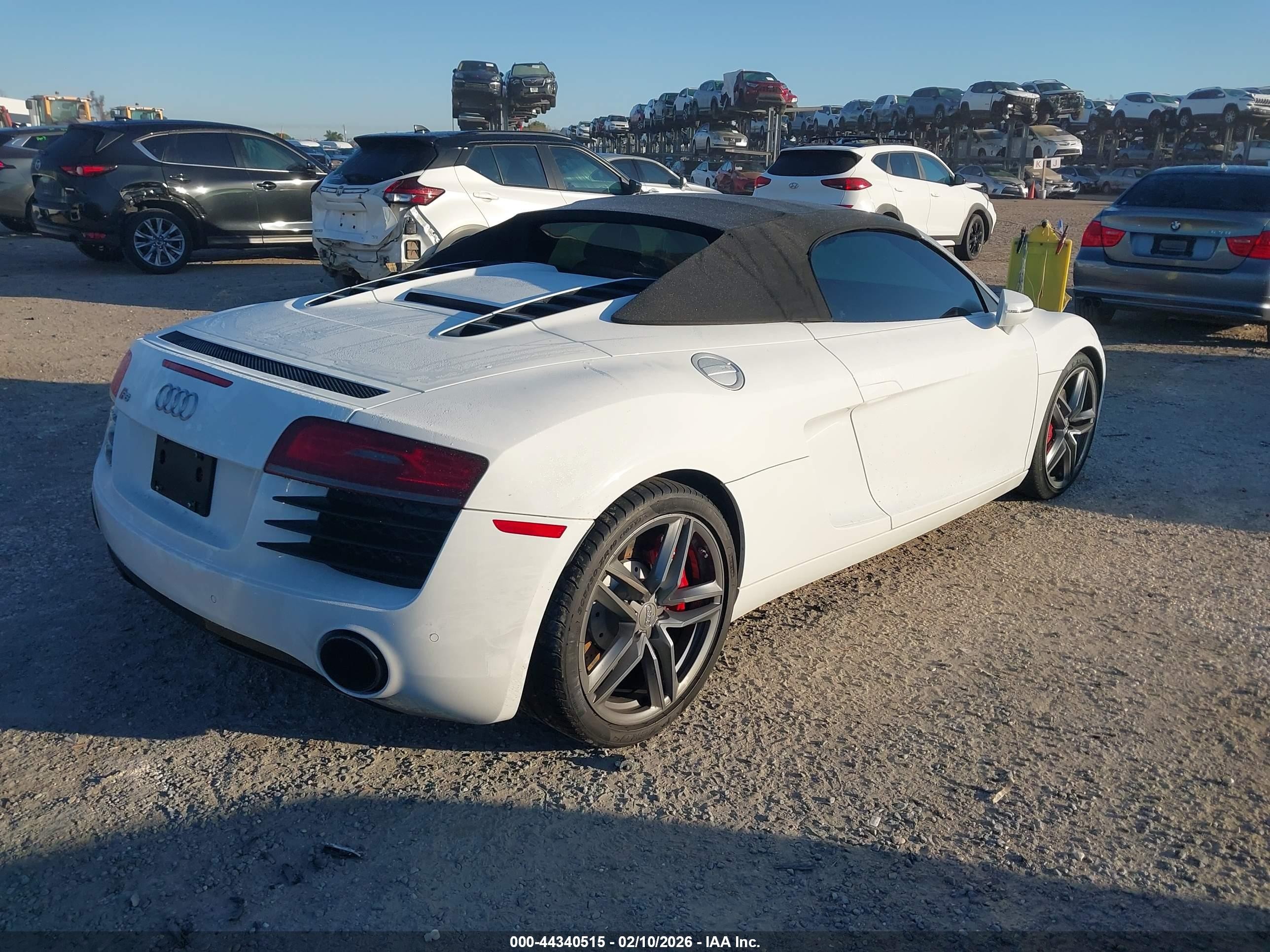 2015 Audi R8 4.2 White vin: WUASUAFG0F7001806