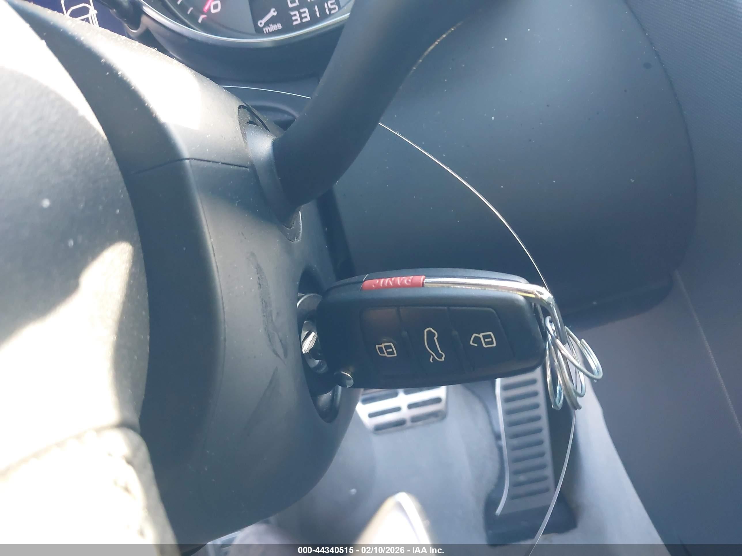 2015 Audi R8 4.2 White vin: WUASUAFG0F7001806