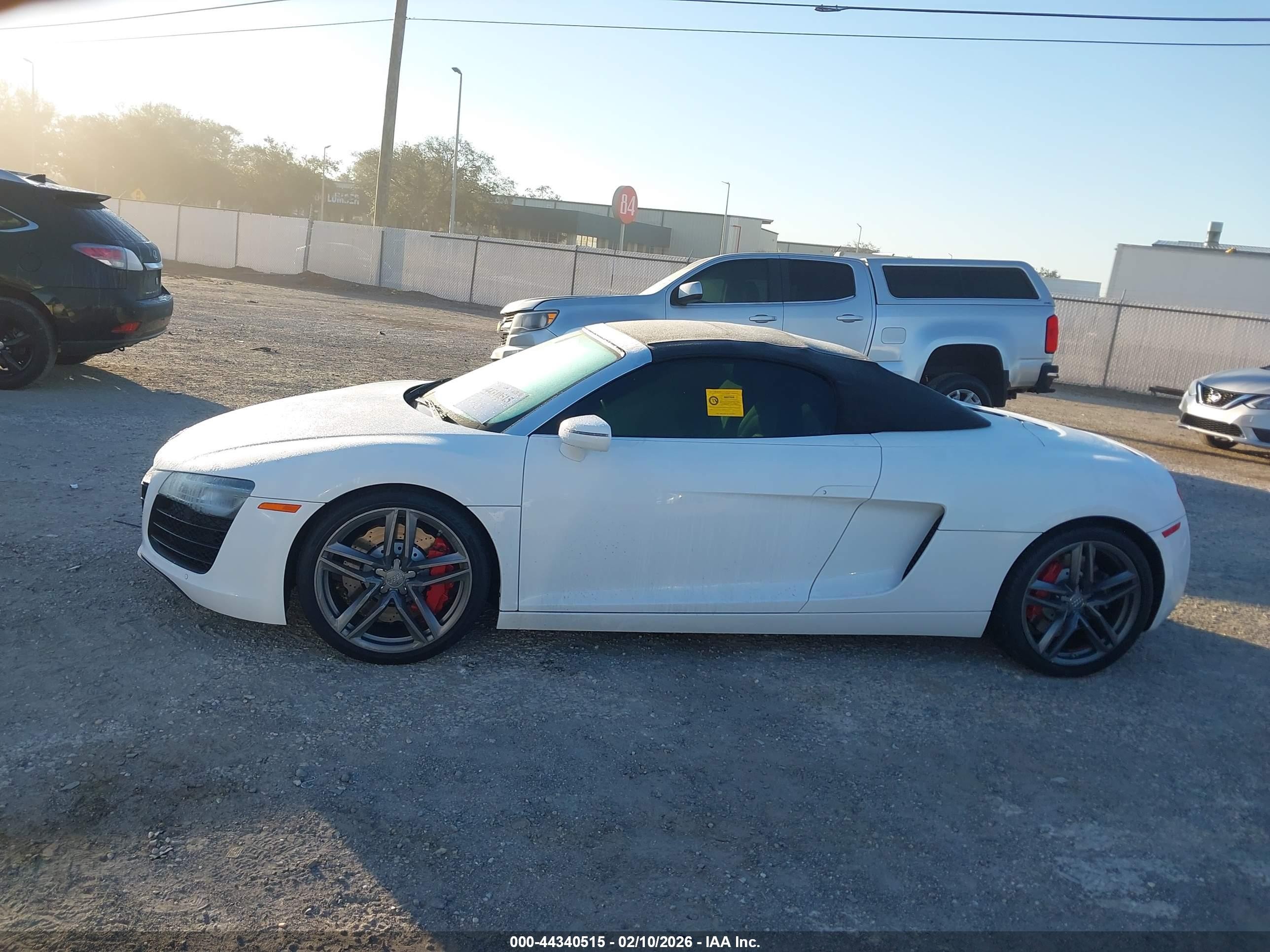 2015 Audi R8 4.2 White vin: WUASUAFG0F7001806