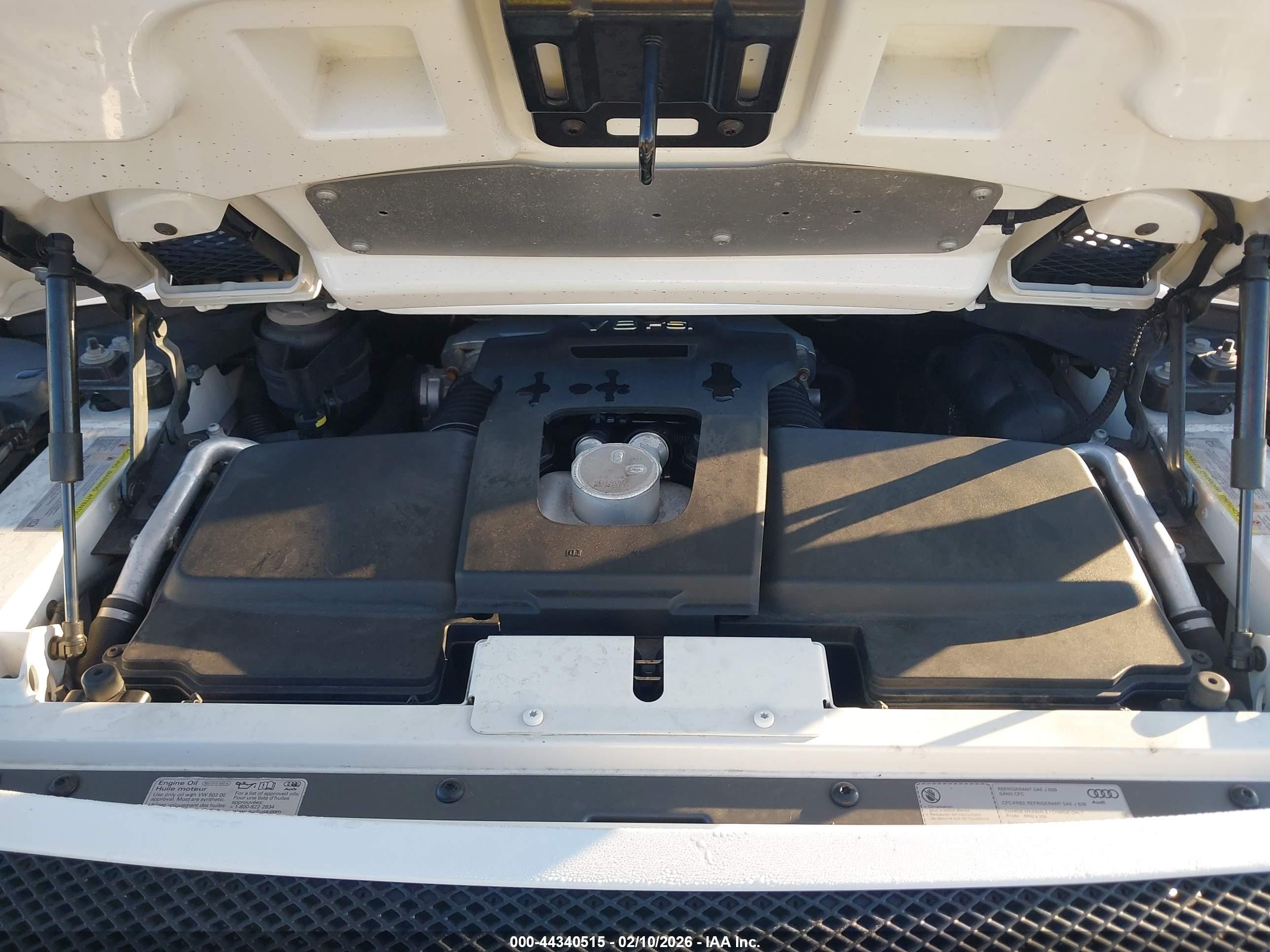 2015 Audi R8 4.2 White vin: WUASUAFG0F7001806