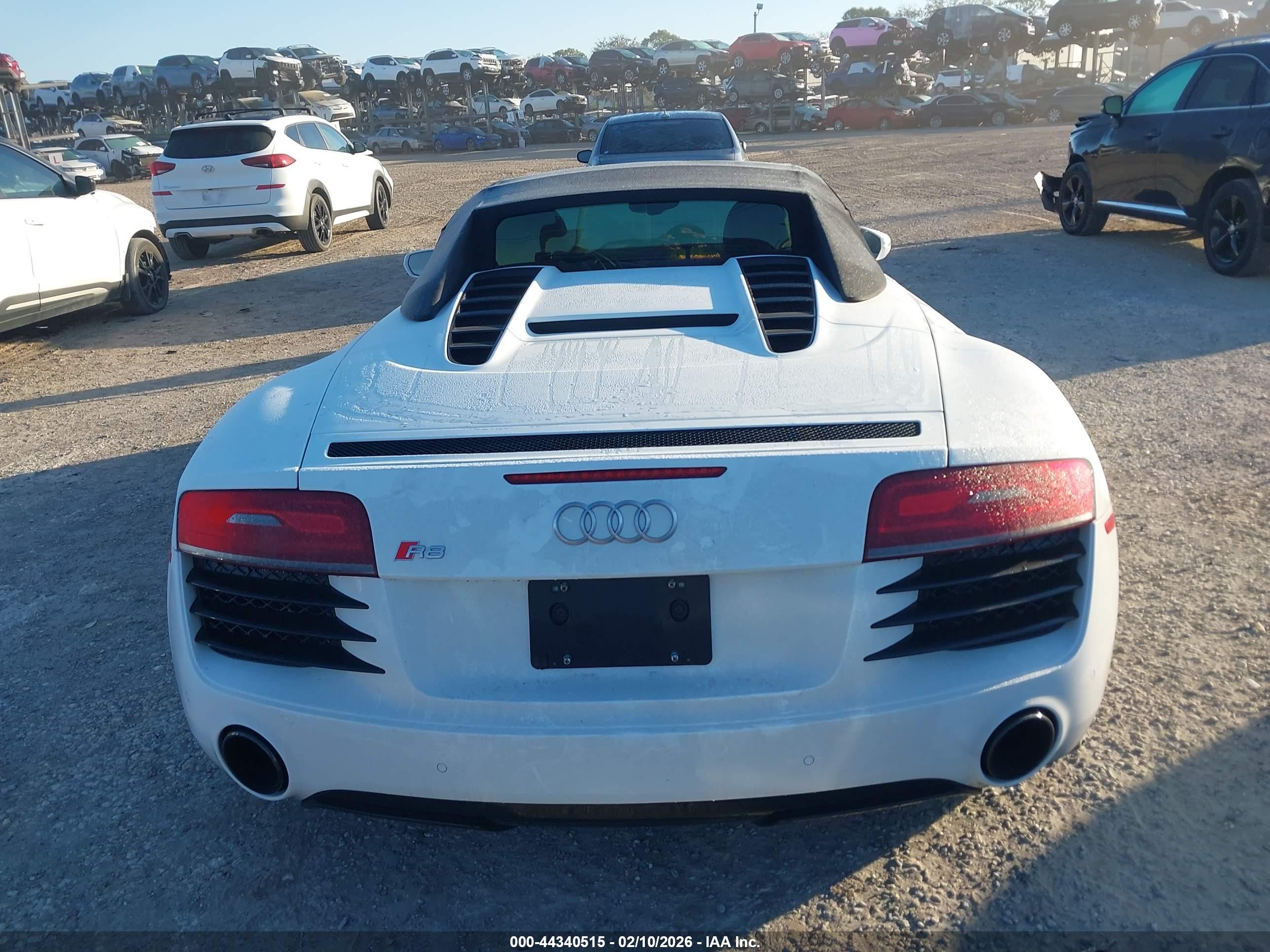 2015 Audi R8 4.2 White vin: WUASUAFG0F7001806